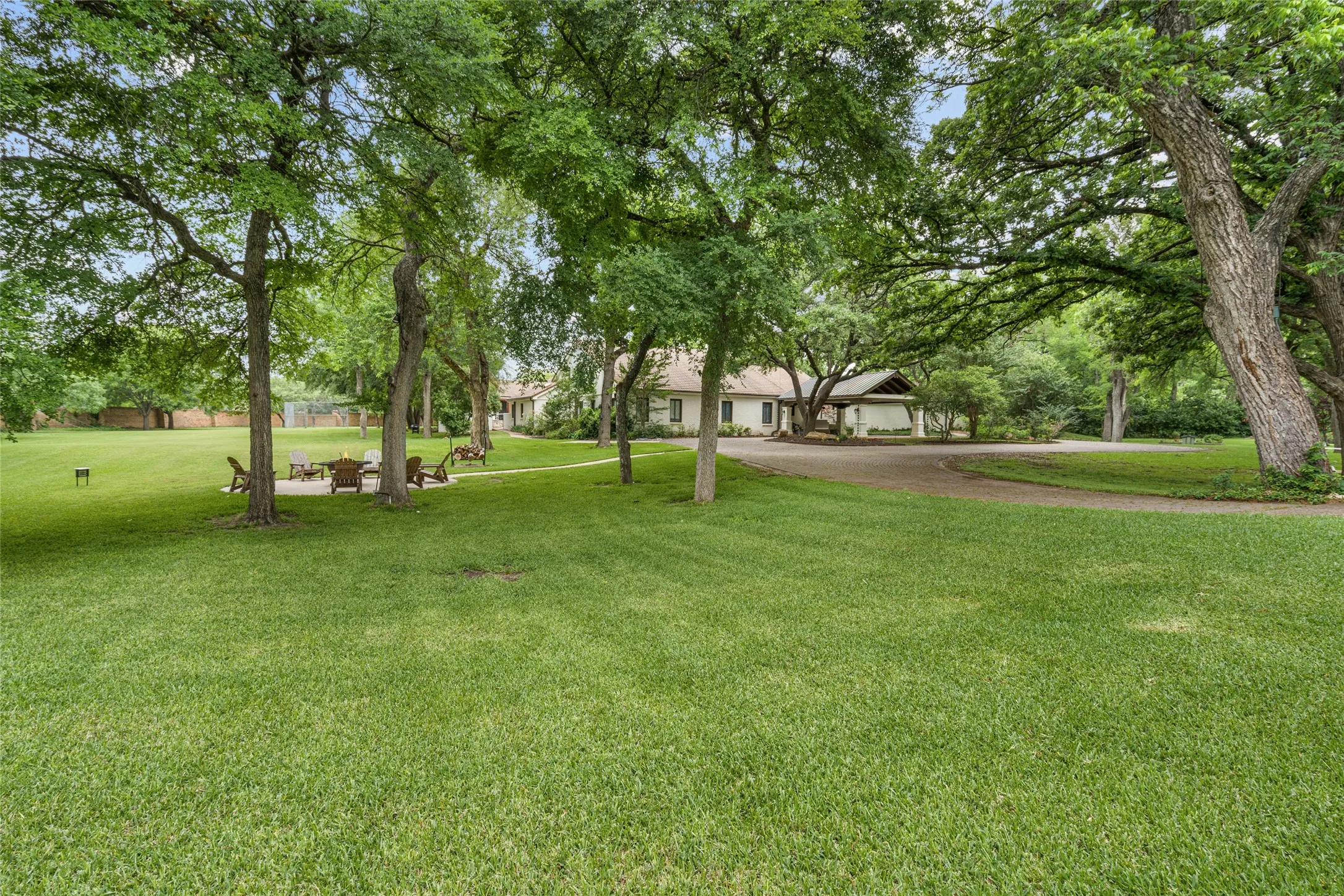 Single Family Residence For Sale in Tarrant County , 4812 Williams Road, Benbrook, Texas 76116, 5 Bedroom, 5 Bathroom, 4 Garage spaces, 6,233 Sqft, built in 1985, mls#21264457, Real Estate Agent in Benbrook, Homes For Sale in Tarrant county, Homes For Sale in Benbrook, Realtor in Benbrook Texas, Real Estate Brokerage Independent Realty Texas, Luminita Cordes Realtor