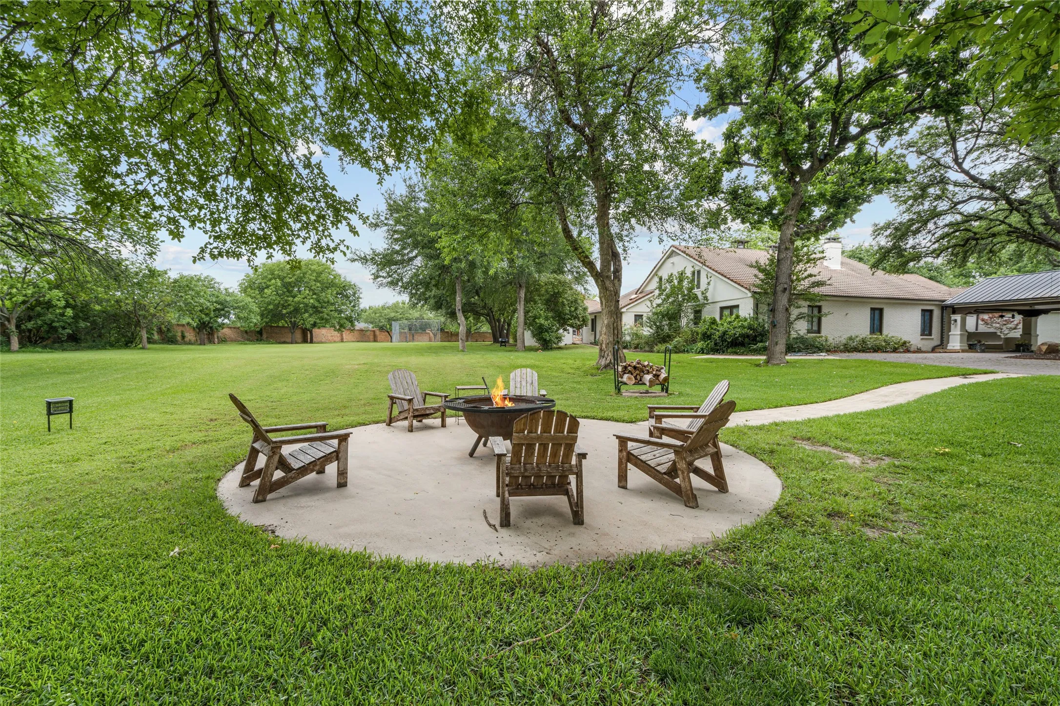 Single Family Residence For Sale in Tarrant County , 4812 Williams Road, Benbrook, Texas 76116, 5 Bedroom, 5 Bathroom, 4 Garage spaces, 6,233 Sqft, built in 1985, mls#21264457, Real Estate Agent in Benbrook, Homes For Sale in Tarrant county, Homes For Sale in Benbrook, Realtor in Benbrook Texas, Real Estate Brokerage Independent Realty Texas, Luminita Cordes Realtor