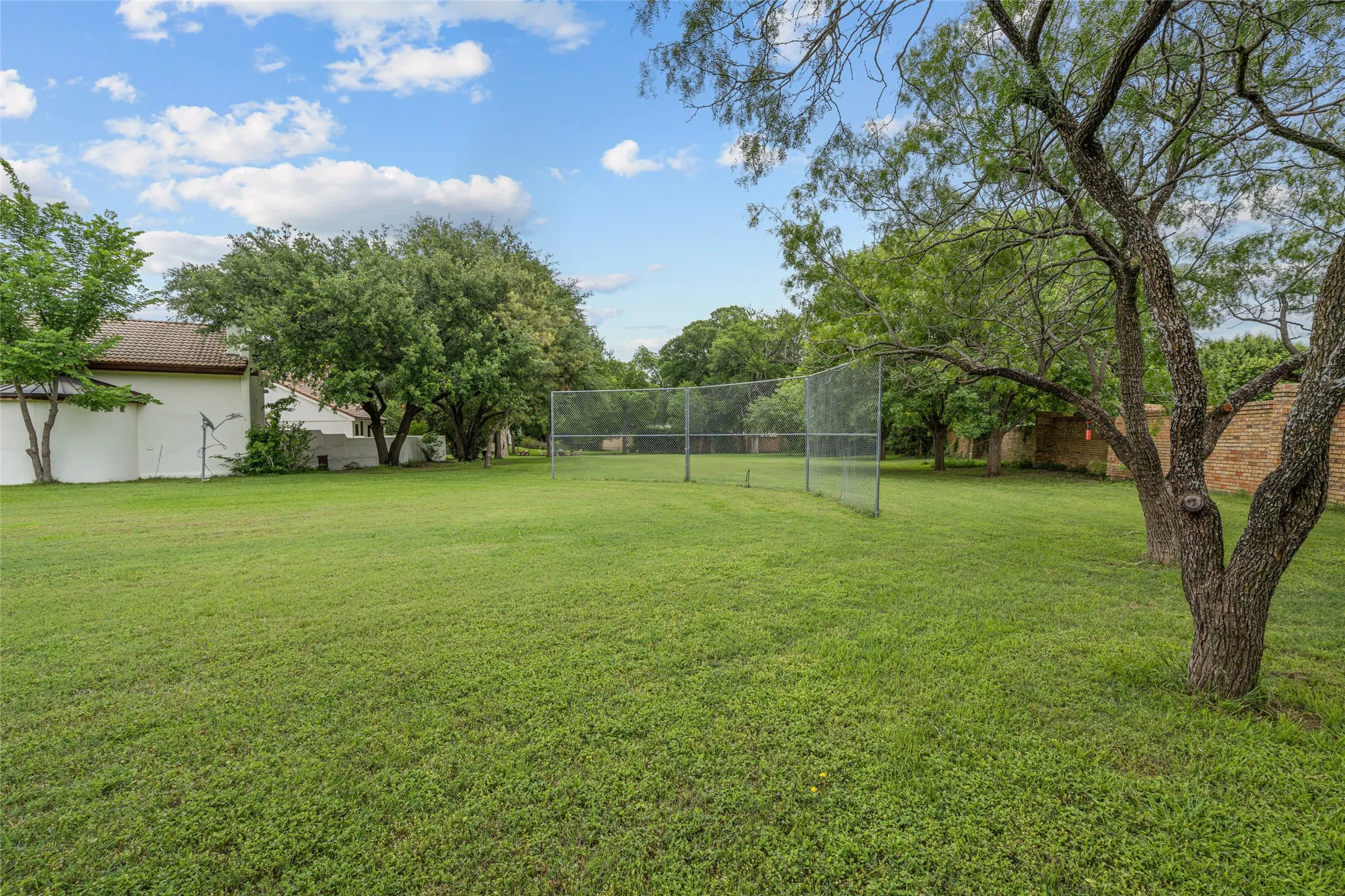 Single Family Residence For Sale in Tarrant County , 4812 Williams Road, Benbrook, Texas 76116, 5 Bedroom, 5 Bathroom, 4 Garage spaces, 6,233 Sqft, built in 1985, mls#21264457, Real Estate Agent in Benbrook, Homes For Sale in Tarrant county, Homes For Sale in Benbrook, Realtor in Benbrook Texas, Real Estate Brokerage Independent Realty Texas, Luminita Cordes Realtor