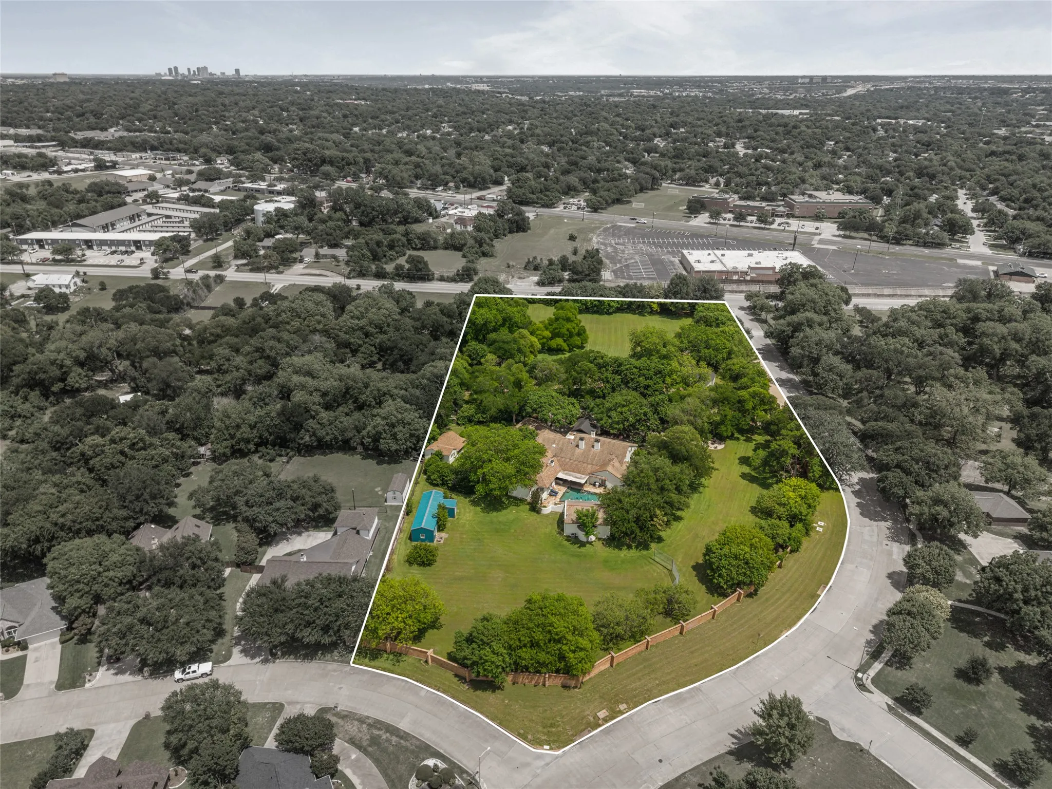 Single Family Residence For Sale in Tarrant County , 4812 Williams Road, Benbrook, Texas 76116, 5 Bedroom, 5 Bathroom, 4 Garage spaces, 6,233 Sqft, built in 1985, mls#21264457, Real Estate Agent in Benbrook, Homes For Sale in Tarrant county, Homes For Sale in Benbrook, Realtor in Benbrook Texas, Real Estate Brokerage Independent Realty Texas, Luminita Cordes Realtor
