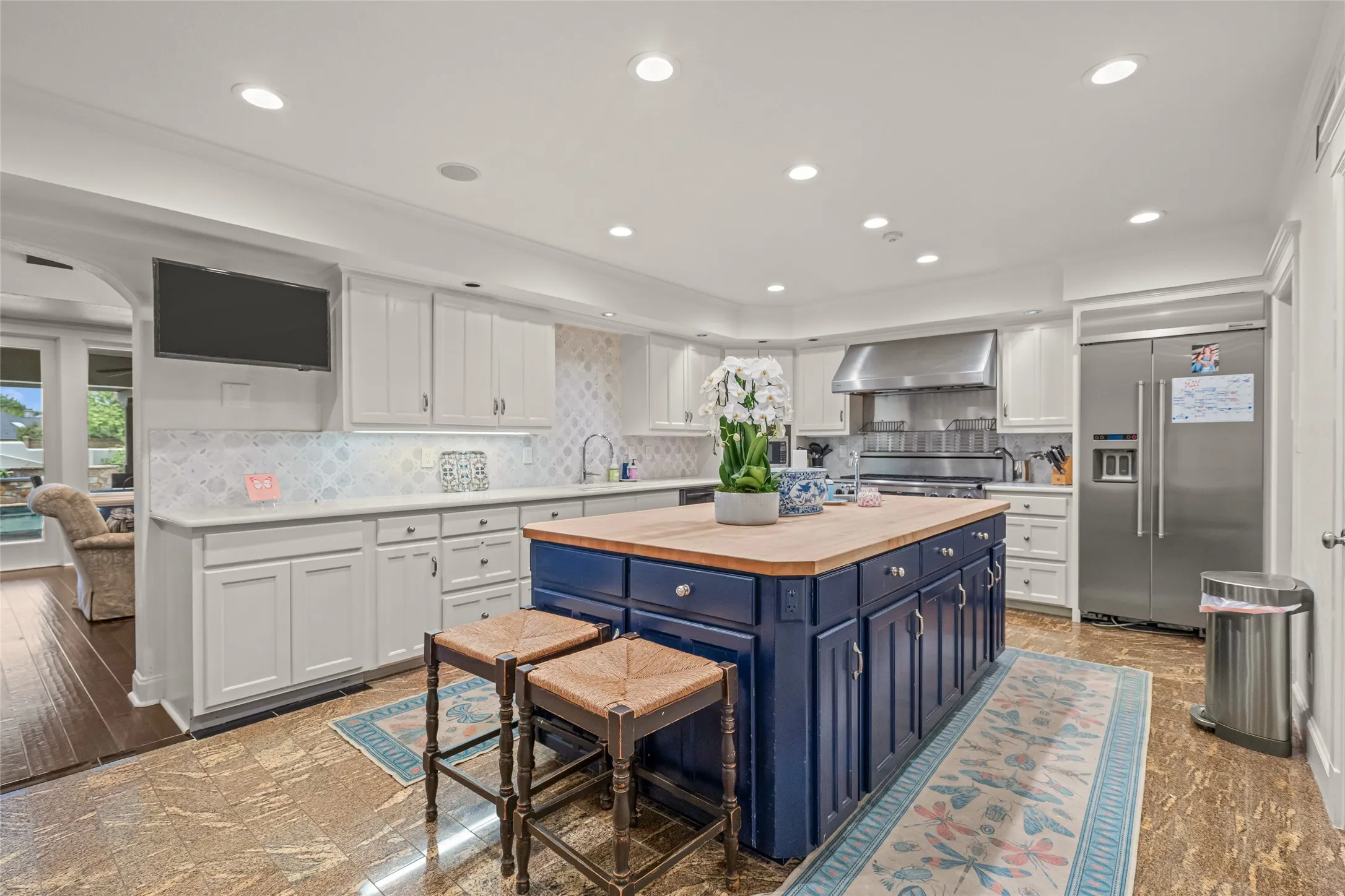 Single Family Residence For Sale in Tarrant County , 4812 Williams Road, Benbrook, Texas 76116, 5 Bedroom, 5 Bathroom, 4 Garage spaces, 6,233 Sqft, built in 1985, mls#21264457, Real Estate Agent in Benbrook, Homes For Sale in Tarrant county, Homes For Sale in Benbrook, Realtor in Benbrook Texas, Real Estate Brokerage Independent Realty Texas, Luminita Cordes Realtor