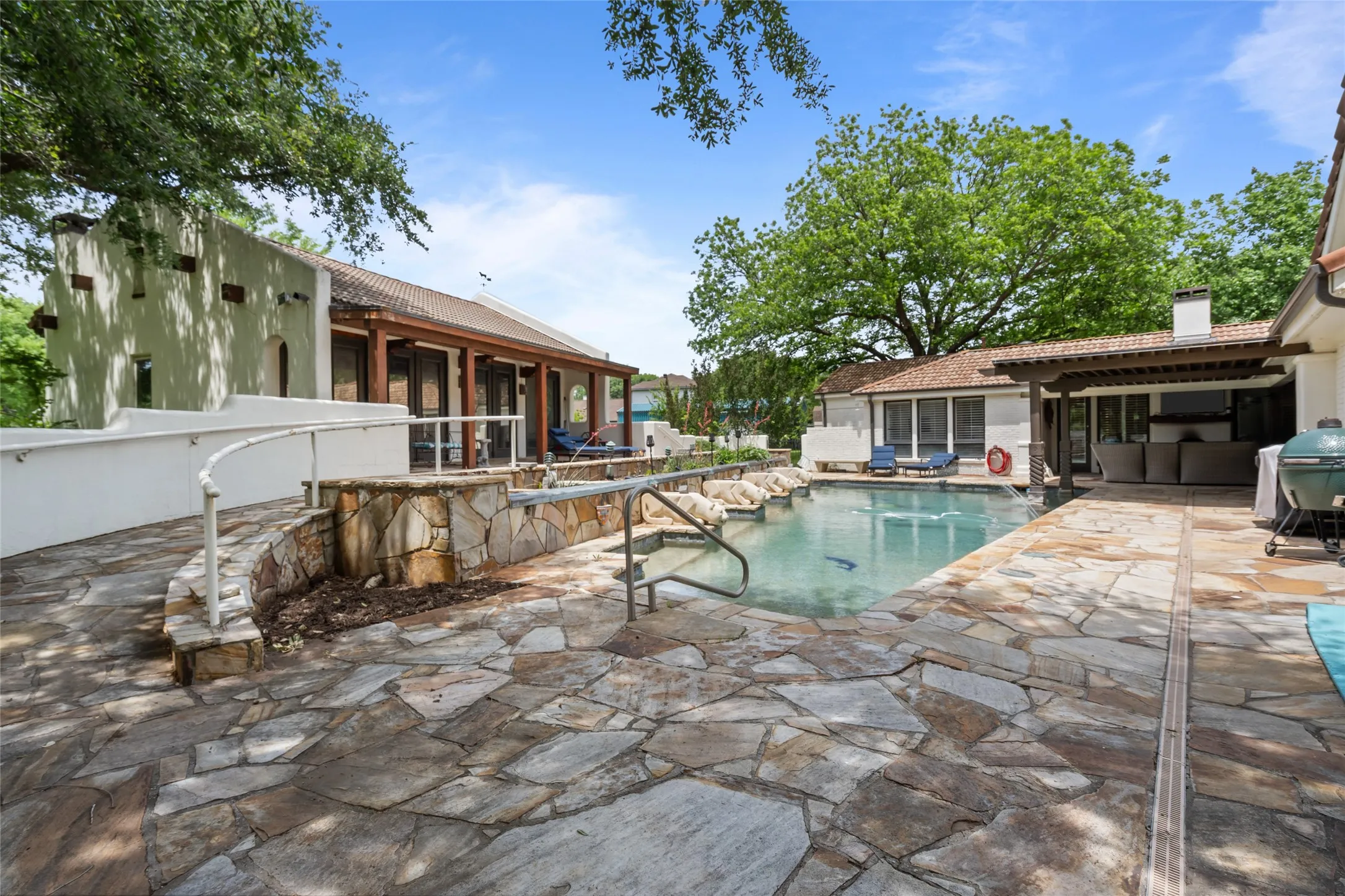 Single Family Residence For Sale in Tarrant County , 4812 Williams Road, Benbrook, Texas 76116, 5 Bedroom, 5 Bathroom, 4 Garage spaces, 6,233 Sqft, built in 1985, mls#21264457, Real Estate Agent in Benbrook, Homes For Sale in Tarrant county, Homes For Sale in Benbrook, Realtor in Benbrook Texas, Real Estate Brokerage Independent Realty Texas, Luminita Cordes Realtor