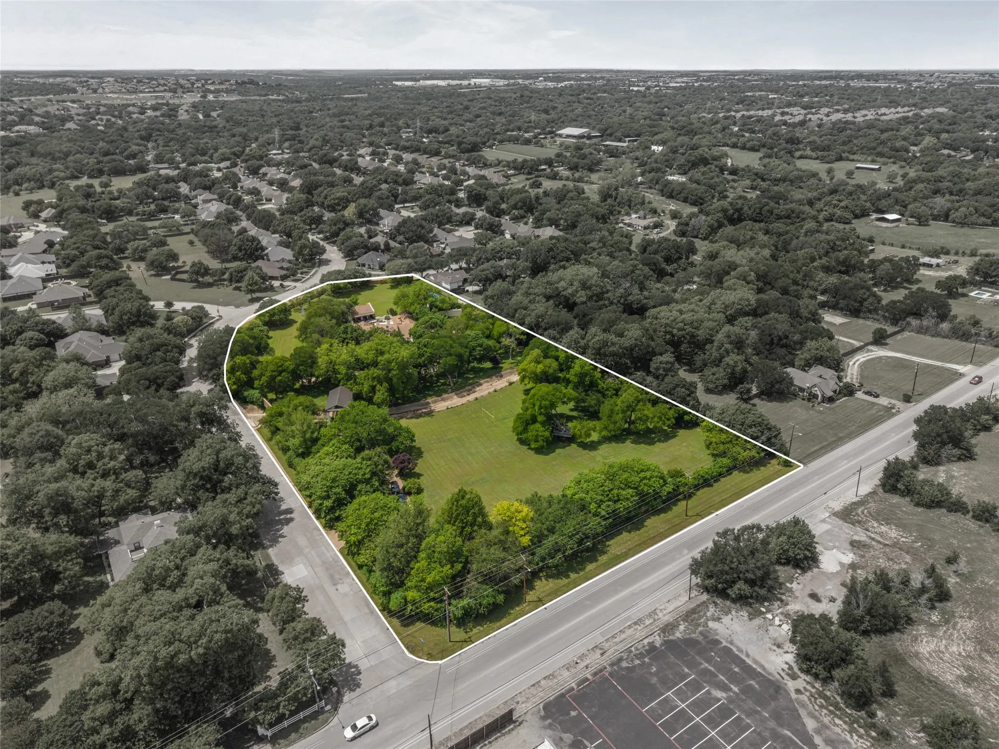 Single Family Residence For Sale in Tarrant County , 4812 Williams Road, Benbrook, Texas 76116, 5 Bedroom, 5 Bathroom, 4 Garage spaces, 6,233 Sqft, built in 1985, mls#21264457, Real Estate Agent in Benbrook, Homes For Sale in Tarrant county, Homes For Sale in Benbrook, Realtor in Benbrook Texas, Real Estate Brokerage Independent Realty Texas, Luminita Cordes Realtor