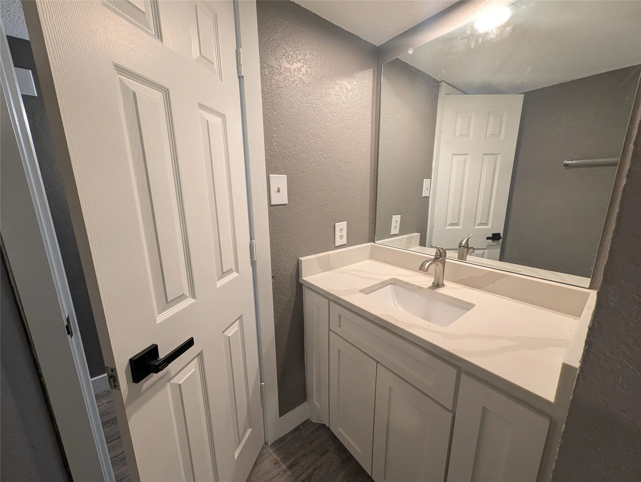 Single Family Residence For Sale in Tarrant County , 6709 Ridgecrest Court, Fort Worth, Texas 76133, 4 Bedroom, 2 Bathroom, 2 Garage spaces, 2,008 Sqft, built in 1983, mls#21261466, Real Estate Agent in Fort Worth, Homes For Sale in Tarrant county, Homes For Sale in Fort Worth, Realtor in Fort Worth Texas, Real Estate Brokerage Independent Realty Texas, Luminita Cordes Realtor