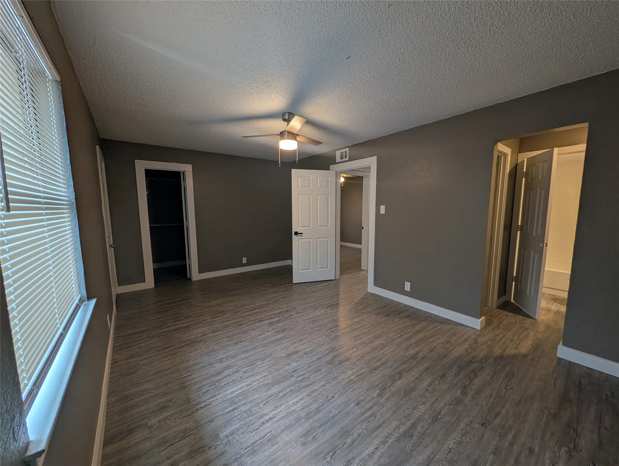 Single Family Residence For Sale in Tarrant County , 6709 Ridgecrest Court, Fort Worth, Texas 76133, 4 Bedroom, 2 Bathroom, 2 Garage spaces, 2,008 Sqft, built in 1983, mls#21261466, Real Estate Agent in Fort Worth, Homes For Sale in Tarrant county, Homes For Sale in Fort Worth, Realtor in Fort Worth Texas, Real Estate Brokerage Independent Realty Texas, Luminita Cordes Realtor