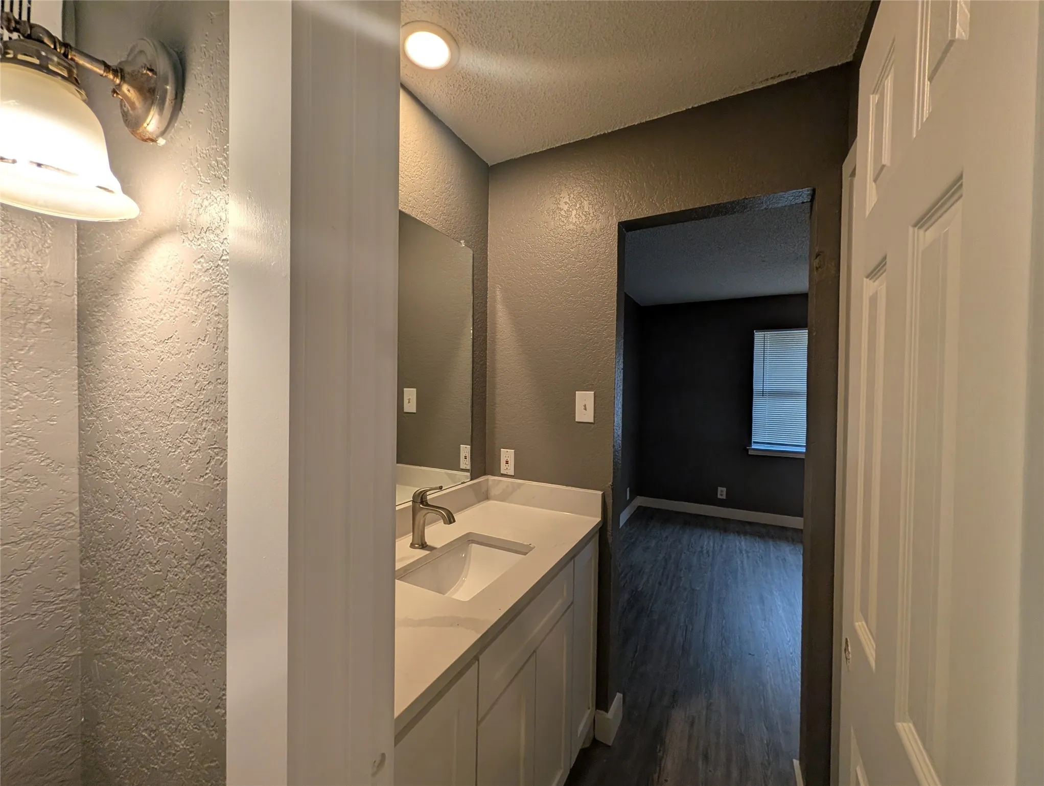 Single Family Residence For Sale in Tarrant County , 6709 Ridgecrest Court, Fort Worth, Texas 76133, 4 Bedroom, 2 Bathroom, 2 Garage spaces, 2,008 Sqft, built in 1983, mls#21261466, Real Estate Agent in Fort Worth, Homes For Sale in Tarrant county, Homes For Sale in Fort Worth, Realtor in Fort Worth Texas, Real Estate Brokerage Independent Realty Texas, Luminita Cordes Realtor