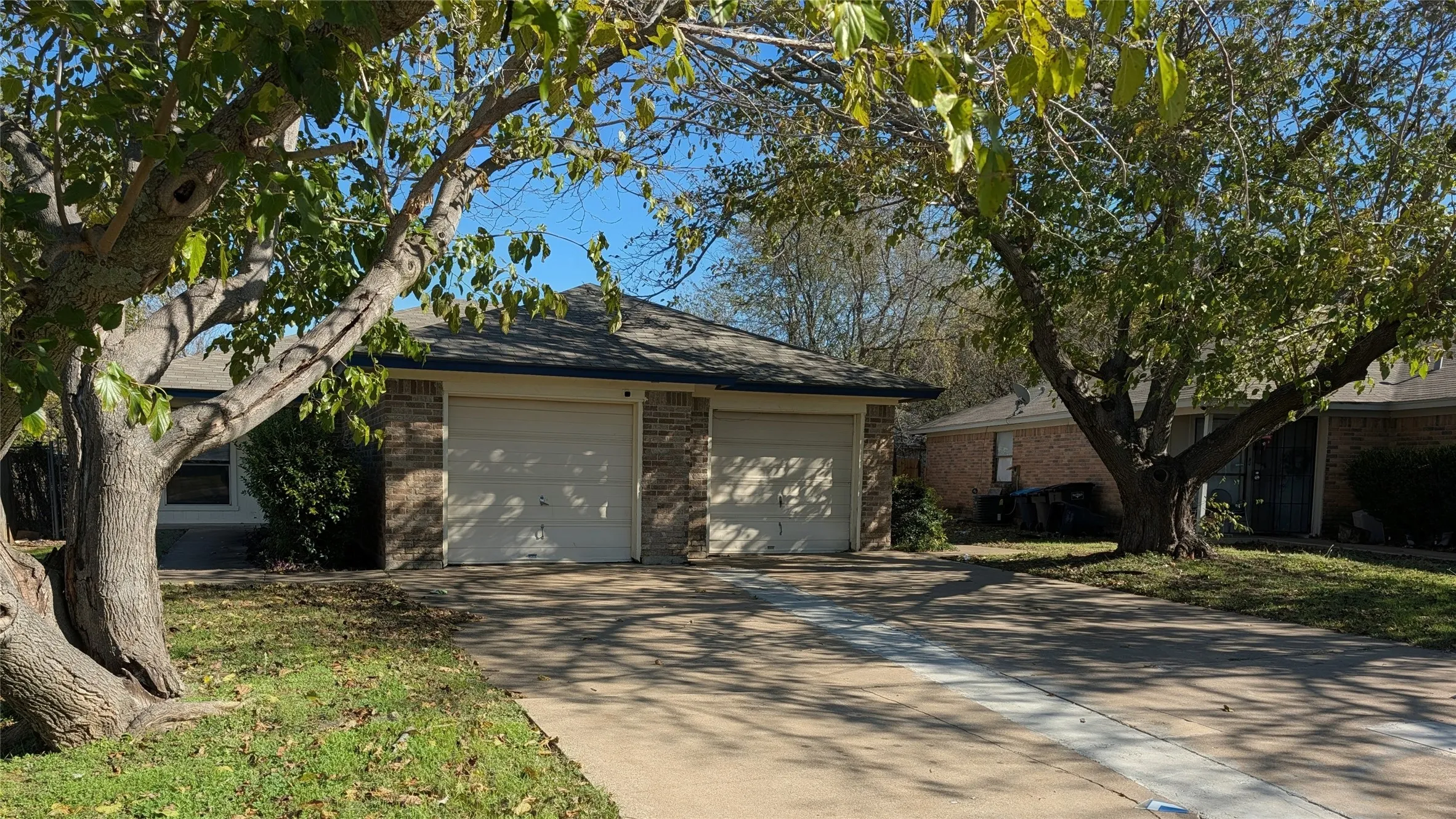 Single Family Residence For Sale in Tarrant County , 6709 Ridgecrest Court, Fort Worth, Texas 76133, 4 Bedroom, 2 Bathroom, 2 Garage spaces, 2,008 Sqft, built in 1983, mls#21261466, Real Estate Agent in Fort Worth, Homes For Sale in Tarrant county, Homes For Sale in Fort Worth, Realtor in Fort Worth Texas, Real Estate Brokerage Independent Realty Texas, Luminita Cordes Realtor