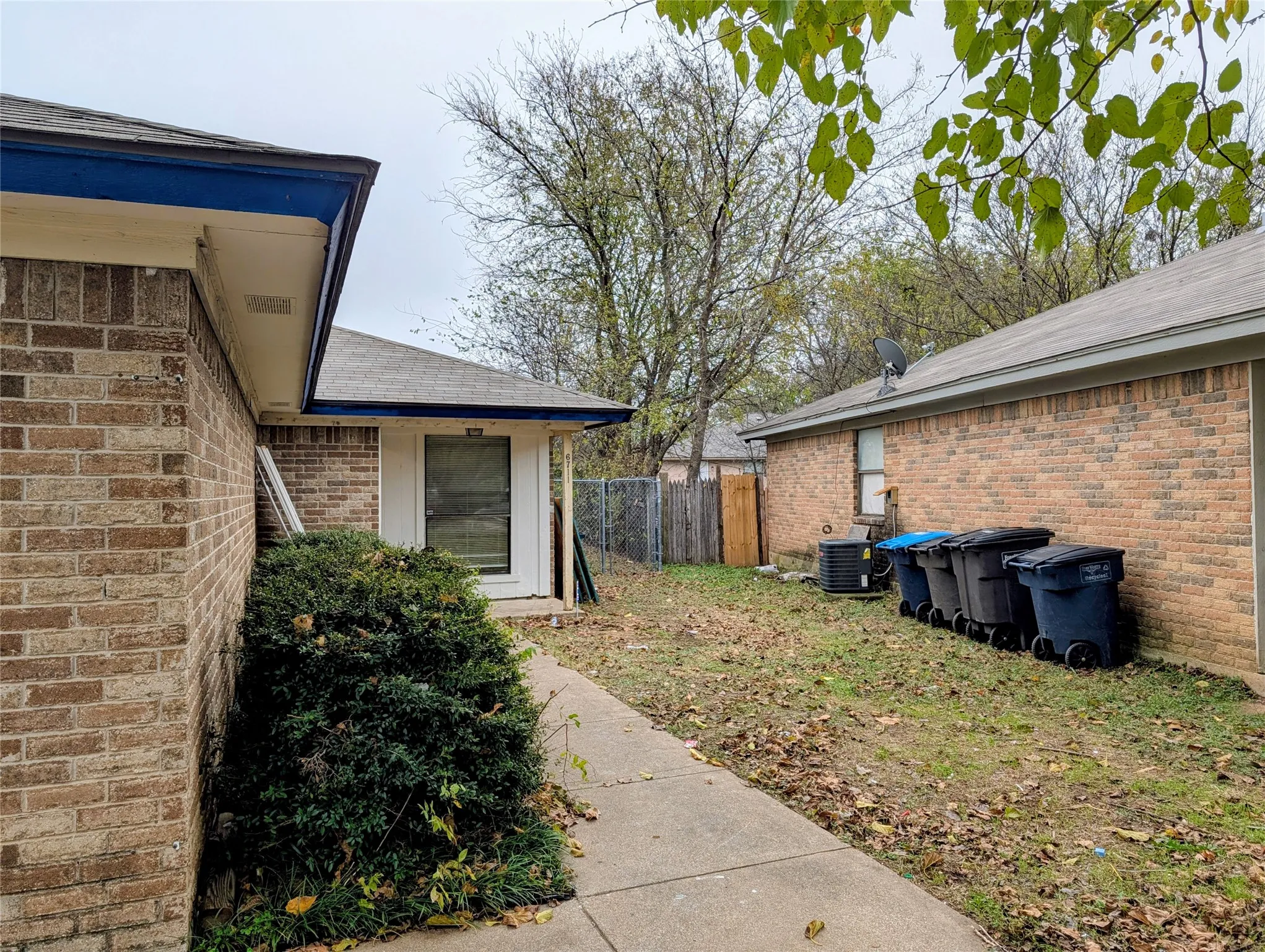 Single Family Residence For Sale in Tarrant County , 6709 Ridgecrest Court, Fort Worth, Texas 76133, 4 Bedroom, 2 Bathroom, 2 Garage spaces, 2,008 Sqft, built in 1983, mls#21261466, Real Estate Agent in Fort Worth, Homes For Sale in Tarrant county, Homes For Sale in Fort Worth, Realtor in Fort Worth Texas, Real Estate Brokerage Independent Realty Texas, Luminita Cordes Realtor