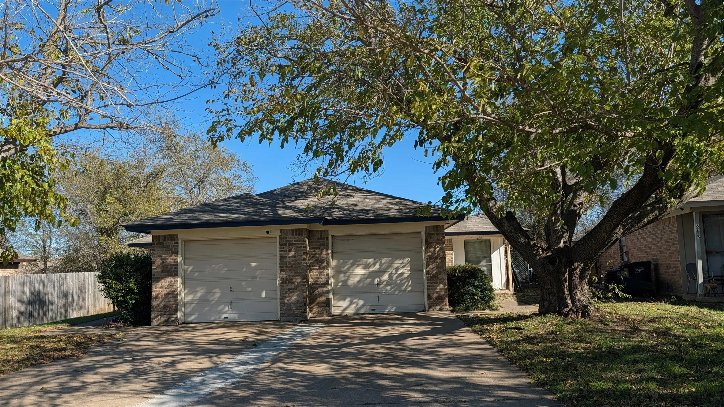Single Family Residence For Sale in Tarrant County , 6709 Ridgecrest Court, Fort Worth, Texas 76133, 4 Bedroom, 2 Bathroom, 2 Garage spaces, 2,008 Sqft, built in 1983, mls#21261466, Real Estate Agent in Fort Worth, Homes For Sale in Tarrant county, Homes For Sale in Fort Worth, Realtor in Fort Worth Texas, Real Estate Brokerage Independent Realty Texas, Luminita Cordes Realtor