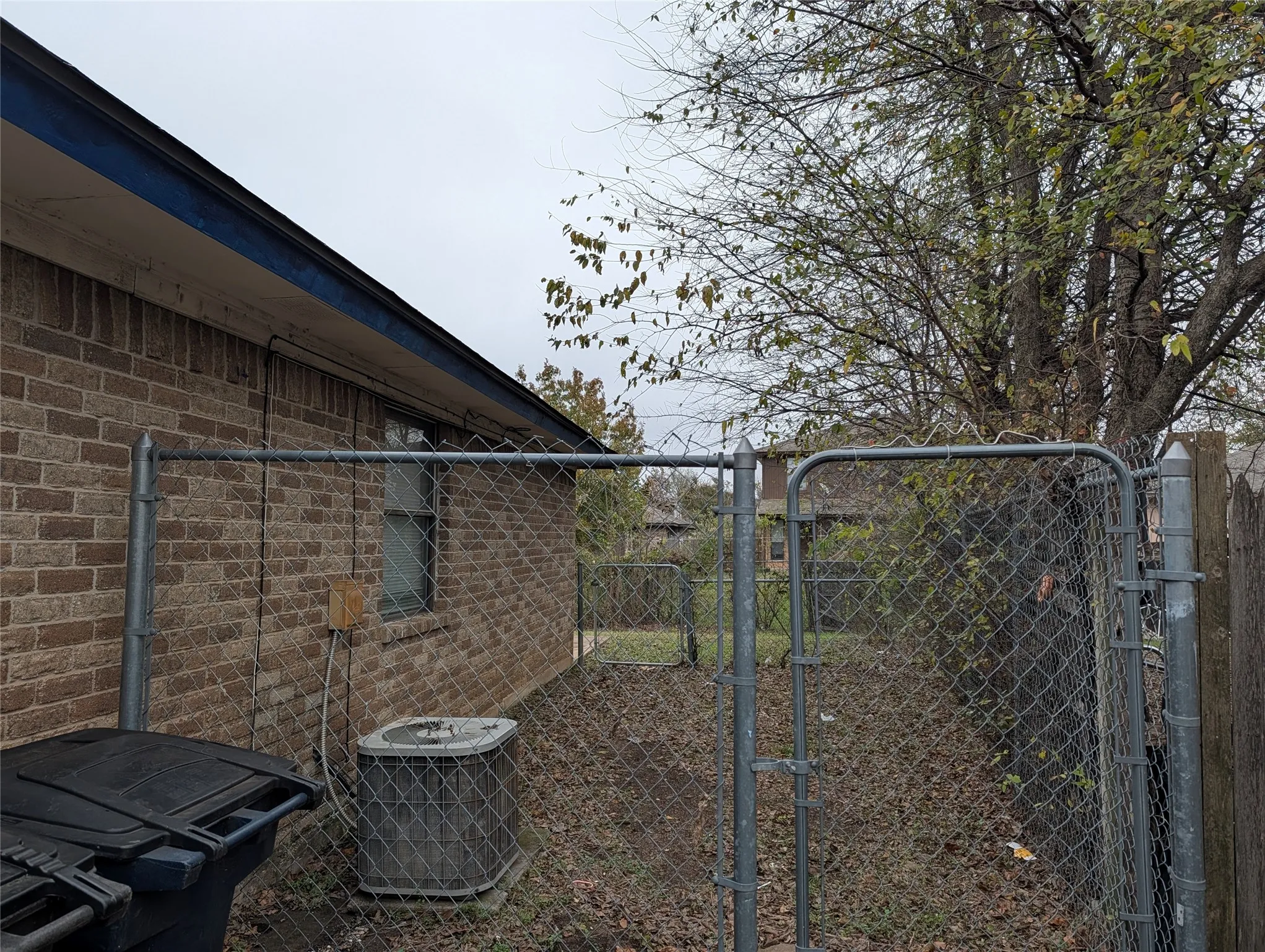 Single Family Residence For Sale in Tarrant County , 6709 Ridgecrest Court, Fort Worth, Texas 76133, 4 Bedroom, 2 Bathroom, 2 Garage spaces, 2,008 Sqft, built in 1983, mls#21261466, Real Estate Agent in Fort Worth, Homes For Sale in Tarrant county, Homes For Sale in Fort Worth, Realtor in Fort Worth Texas, Real Estate Brokerage Independent Realty Texas, Luminita Cordes Realtor