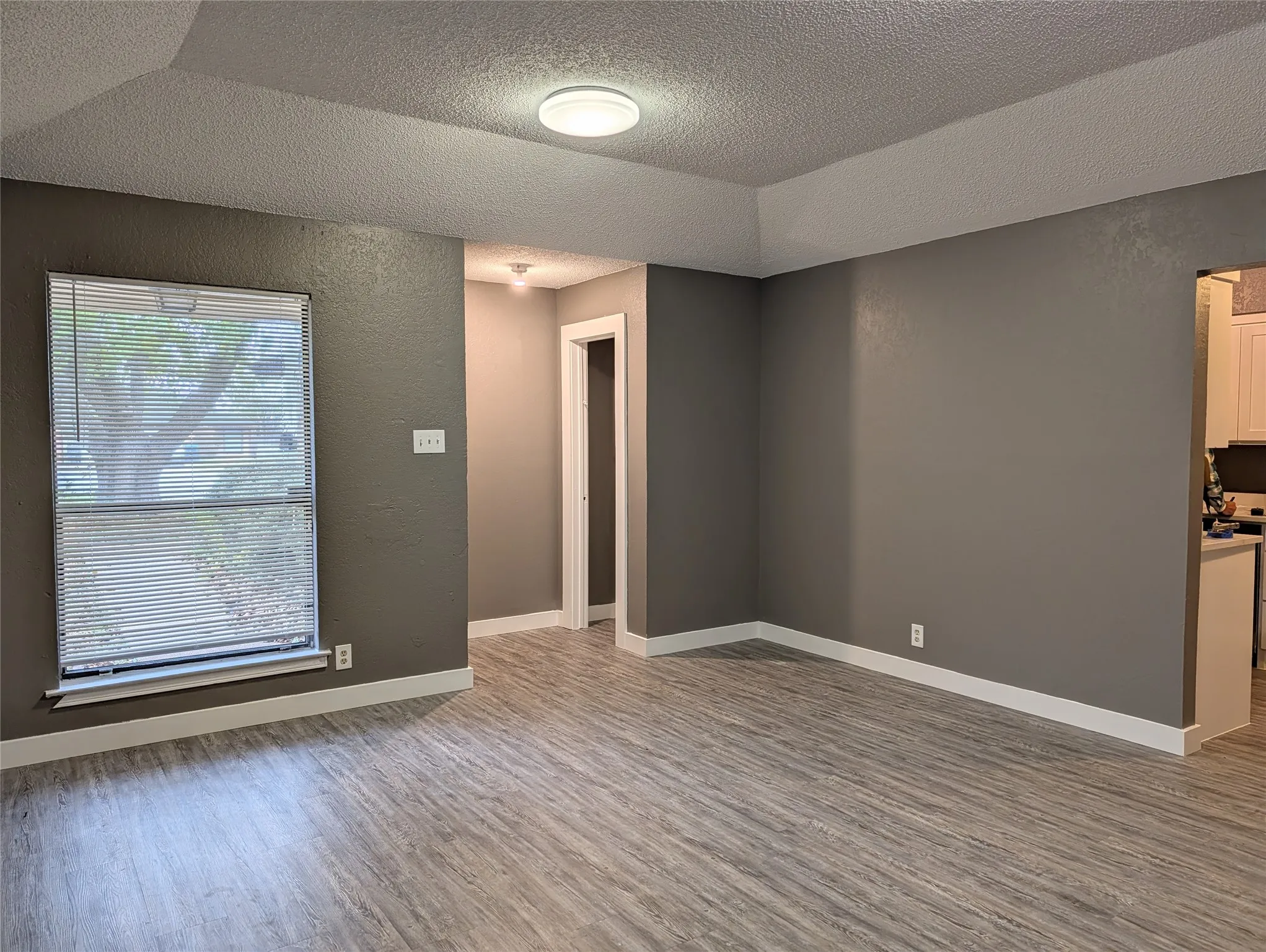 Single Family Residence For Sale in Tarrant County , 6709 Ridgecrest Court, Fort Worth, Texas 76133, 4 Bedroom, 2 Bathroom, 2 Garage spaces, 2,008 Sqft, built in 1983, mls#21261466, Real Estate Agent in Fort Worth, Homes For Sale in Tarrant county, Homes For Sale in Fort Worth, Realtor in Fort Worth Texas, Real Estate Brokerage Independent Realty Texas, Luminita Cordes Realtor