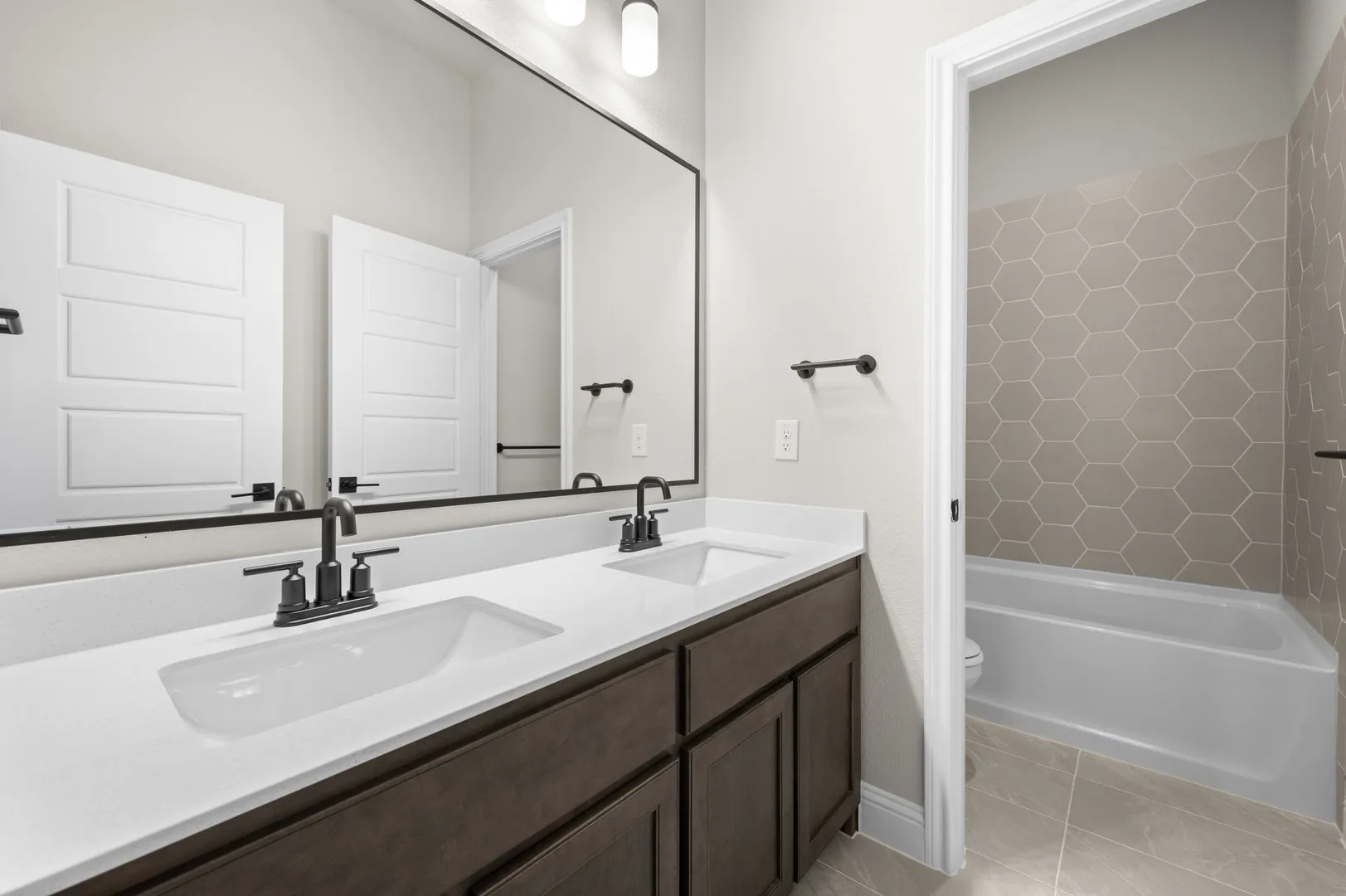DFW-Waterford Park-Concept 2622-520 Vista Ridge Drive-Primary Suite-Risewell Homes-7
