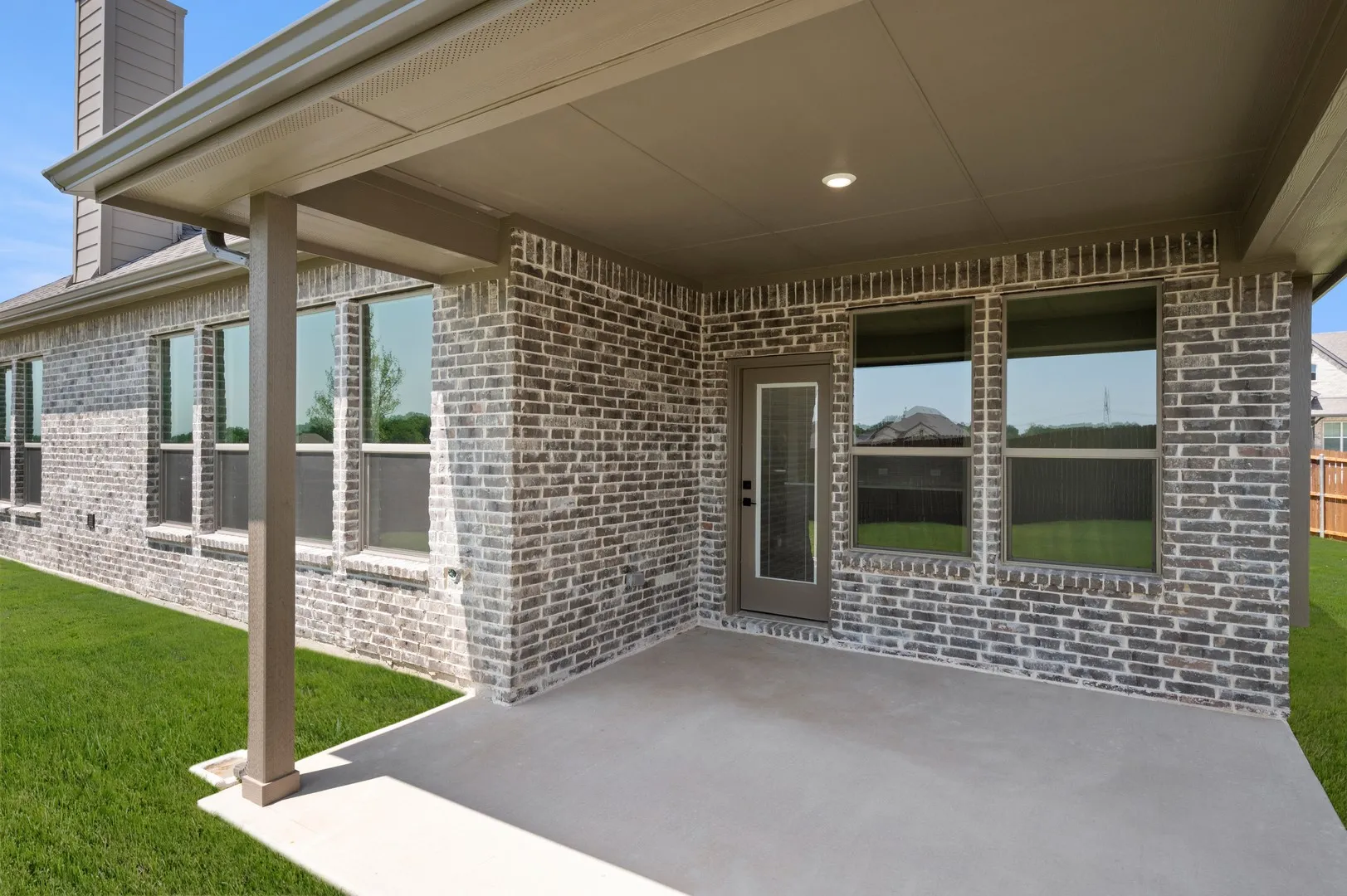 DFW-Waterford Park-Concept 2622-520 Vista Ridge Drive-BackExterior-Risewell Homes-3