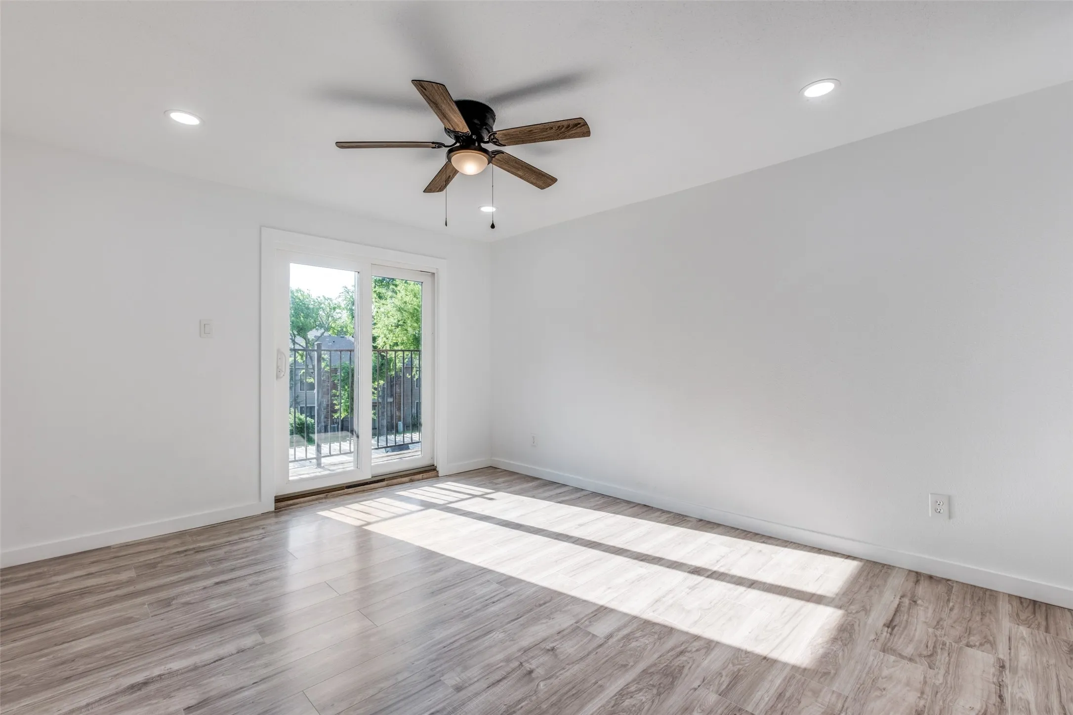 Condominium For Rent in Dallas County , 8109 Skillman Street 3026, Dallas, Texas 75231, 3 Bedroom, 2 Bathroom, Garage spaces, 1,205 Sqft, built in 1981, Price $2,150, mls#21266657, Real Estate Agent in Dallas, Homes For Rent in Dallas county, Homes For Rent in Dallas, Realtor in Dallas Texas, Real Estate Brokerage Independent Realty Texas, Luminita Cordes Realtor