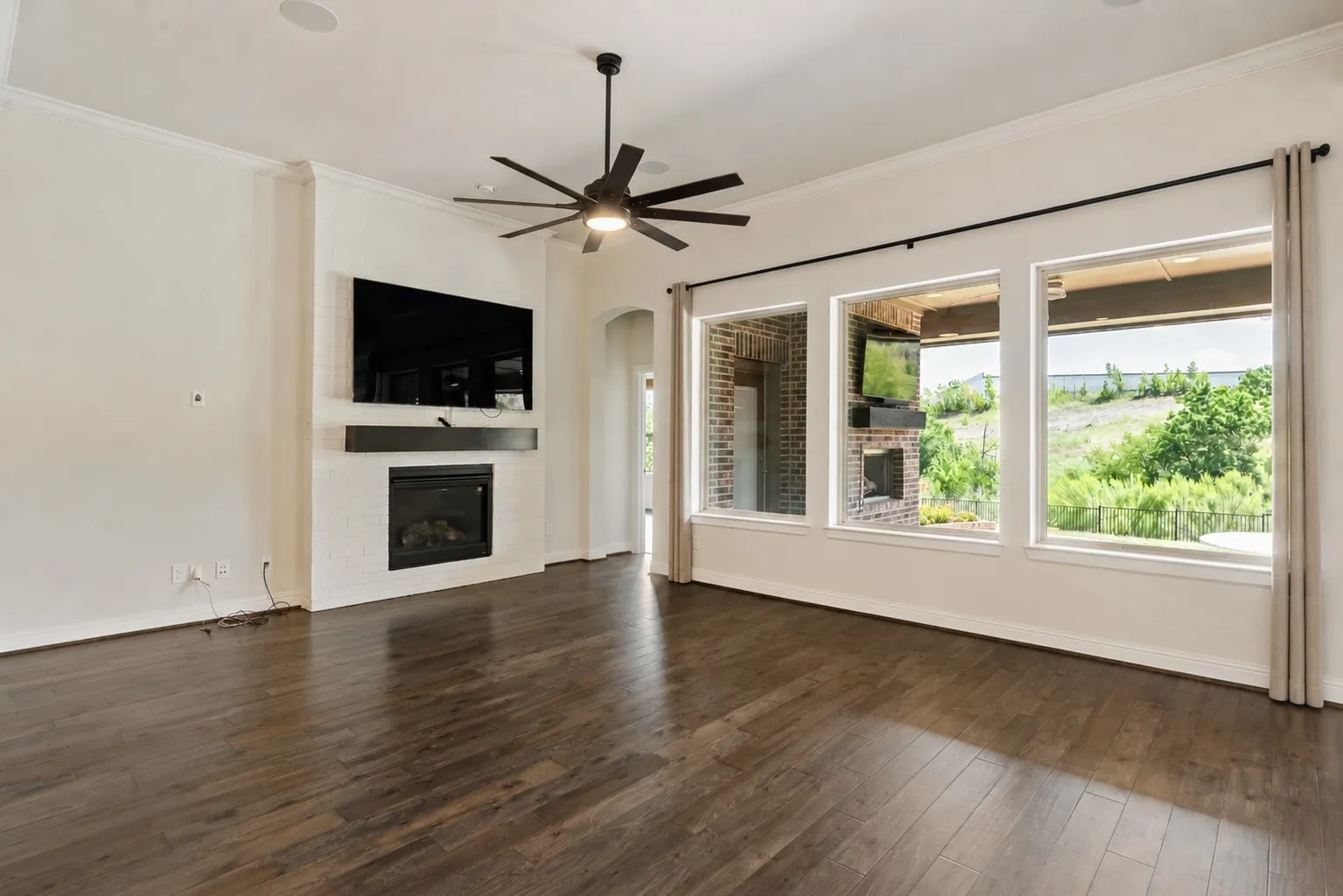 Single Family Residence For Sale in Denton County , 1024 Fairway Ranch Parkway, Roanoke, Texas 76262, 4 Bedroom, 3 Bathroom, 3 Garage spaces, 2,551 Sqft, built in 2018, mls#21266554, Real Estate Agent in Roanoke, Homes For Sale in Denton county, Homes For Sale in Roanoke, Realtor in Roanoke Texas, Real Estate Brokerage Independent Realty Texas, Luminita Cordes Realtor