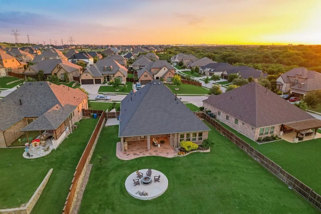 Single Family Residence For Sale in Denton County , 1024 Fairway Ranch Parkway, Roanoke, Texas 76262, 4 Bedroom, 3 Bathroom, 3 Garage spaces, 2,551 Sqft, built in 2018, mls#21266554, Real Estate Agent in Roanoke, Homes For Sale in Denton county, Homes For Sale in Roanoke, Realtor in Roanoke Texas, Real Estate Brokerage Independent Realty Texas, Luminita Cordes Realtor
