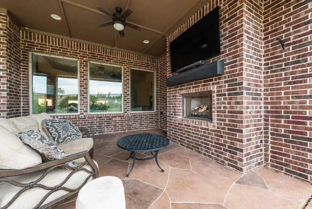 Single Family Residence For Sale in Denton County , 1024 Fairway Ranch Parkway, Roanoke, Texas 76262, 4 Bedroom, 3 Bathroom, 3 Garage spaces, 2,551 Sqft, built in 2018, mls#21266554, Real Estate Agent in Roanoke, Homes For Sale in Denton county, Homes For Sale in Roanoke, Realtor in Roanoke Texas, Real Estate Brokerage Independent Realty Texas, Luminita Cordes Realtor