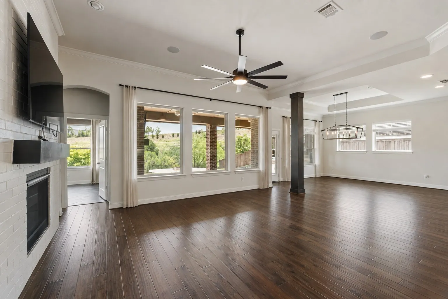 Single Family Residence For Sale in Denton County , 1024 Fairway Ranch Parkway, Roanoke, Texas 76262, 4 Bedroom, 3 Bathroom, 3 Garage spaces, 2,551 Sqft, built in 2018, mls#21266554, Real Estate Agent in Roanoke, Homes For Sale in Denton county, Homes For Sale in Roanoke, Realtor in Roanoke Texas, Real Estate Brokerage Independent Realty Texas, Luminita Cordes Realtor