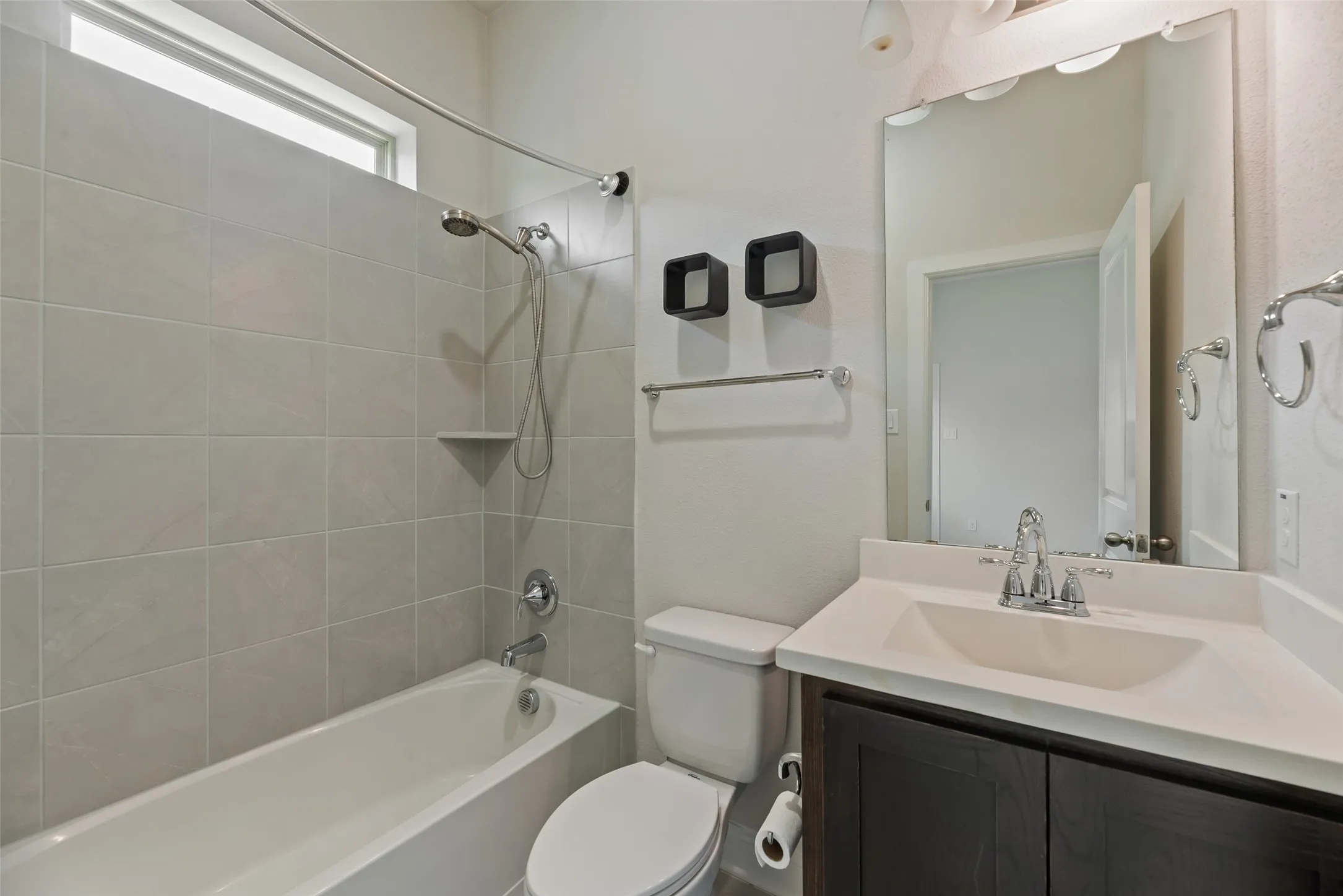 Single Family Residence For Sale in Denton County , 1024 Fairway Ranch Parkway, Roanoke, Texas 76262, 4 Bedroom, 3 Bathroom, 3 Garage spaces, 2,551 Sqft, built in 2018, mls#21266554, Real Estate Agent in Roanoke, Homes For Sale in Denton county, Homes For Sale in Roanoke, Realtor in Roanoke Texas, Real Estate Brokerage Independent Realty Texas, Luminita Cordes Realtor