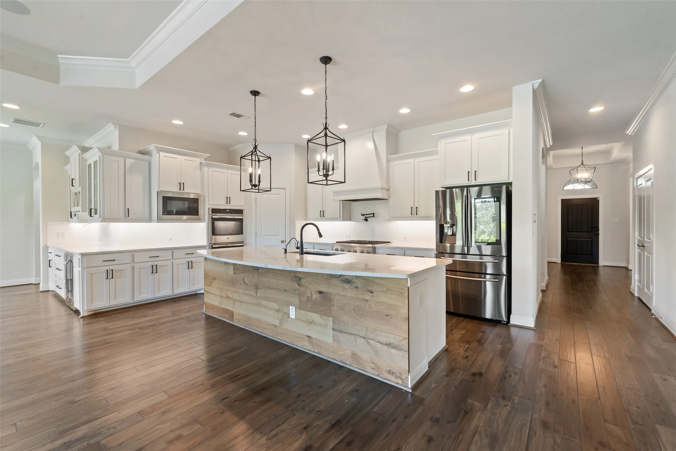 Single Family Residence For Sale in Denton County , 1024 Fairway Ranch Parkway, Roanoke, Texas 76262, 4 Bedroom, 3 Bathroom, 3 Garage spaces, 2,551 Sqft, built in 2018, mls#21266554, Real Estate Agent in Roanoke, Homes For Sale in Denton county, Homes For Sale in Roanoke, Realtor in Roanoke Texas, Real Estate Brokerage Independent Realty Texas, Luminita Cordes Realtor