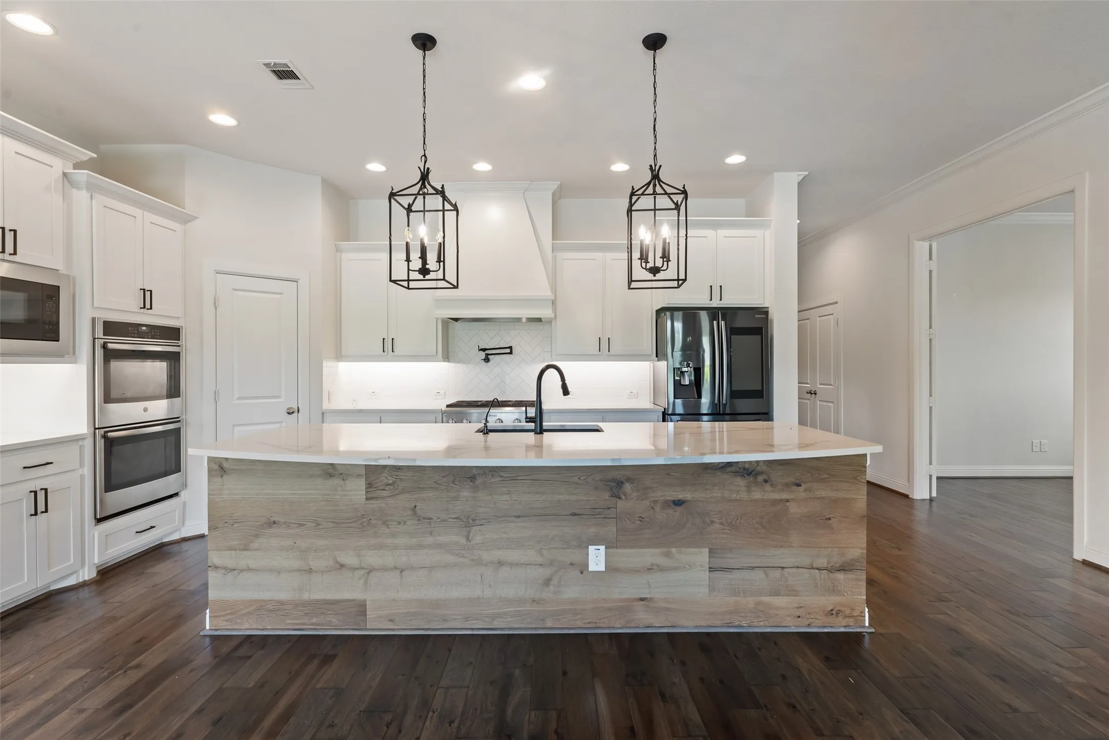 Single Family Residence For Sale in Denton County , 1024 Fairway Ranch Parkway, Roanoke, Texas 76262, 4 Bedroom, 3 Bathroom, 3 Garage spaces, 2,551 Sqft, built in 2018, mls#21266554, Real Estate Agent in Roanoke, Homes For Sale in Denton county, Homes For Sale in Roanoke, Realtor in Roanoke Texas, Real Estate Brokerage Independent Realty Texas, Luminita Cordes Realtor