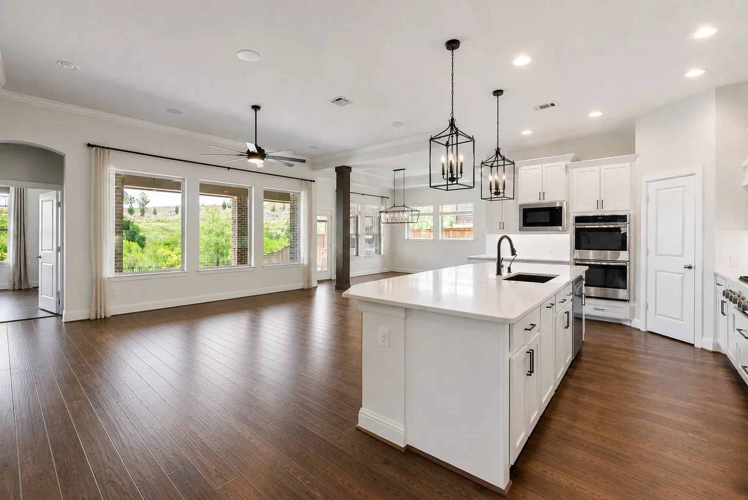 Single Family Residence For Sale in Denton County , 1024 Fairway Ranch Parkway, Roanoke, Texas 76262, 4 Bedroom, 3 Bathroom, 3 Garage spaces, 2,551 Sqft, built in 2018, mls#21266554, Real Estate Agent in Roanoke, Homes For Sale in Denton county, Homes For Sale in Roanoke, Realtor in Roanoke Texas, Real Estate Brokerage Independent Realty Texas, Luminita Cordes Realtor