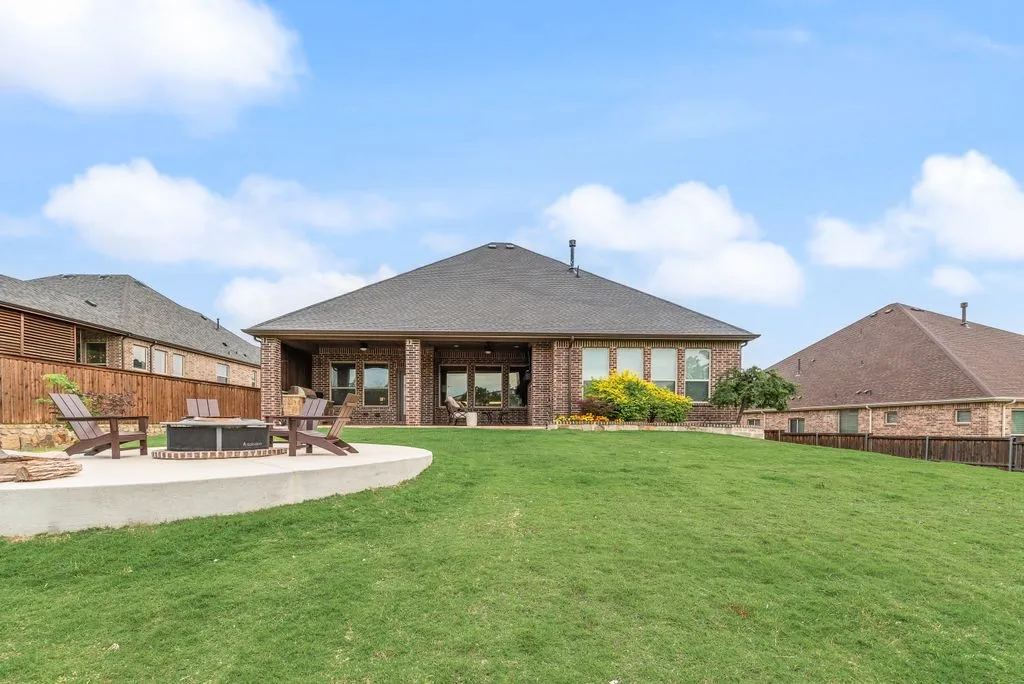 Single Family Residence For Sale in Denton County , 1024 Fairway Ranch Parkway, Roanoke, Texas 76262, 4 Bedroom, 3 Bathroom, 3 Garage spaces, 2,551 Sqft, built in 2018, mls#21266554, Real Estate Agent in Roanoke, Homes For Sale in Denton county, Homes For Sale in Roanoke, Realtor in Roanoke Texas, Real Estate Brokerage Independent Realty Texas, Luminita Cordes Realtor