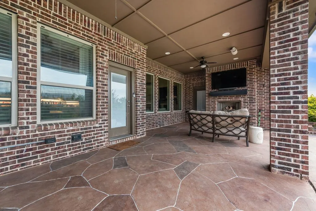 Single Family Residence For Sale in Denton County , 1024 Fairway Ranch Parkway, Roanoke, Texas 76262, 4 Bedroom, 3 Bathroom, 3 Garage spaces, 2,551 Sqft, built in 2018, mls#21266554, Real Estate Agent in Roanoke, Homes For Sale in Denton county, Homes For Sale in Roanoke, Realtor in Roanoke Texas, Real Estate Brokerage Independent Realty Texas, Luminita Cordes Realtor