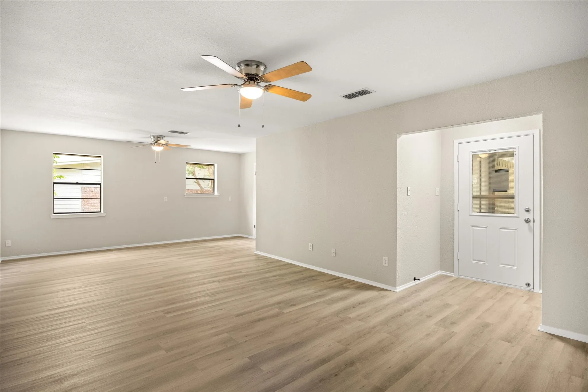 Single Family Residence For Sale in Somervell County , 606 Nancy Drive, Glen Rose, Texas 76043, 3 Bedroom, 2 Bathroom, 2 Garage spaces, 1,775 Sqft, built in 1975, mls#21266146, Real Estate Agent in Glen Rose, Homes For Sale in Somervell county, Homes For Sale in Glen Rose, Realtor in Glen Rose Texas, Real Estate Brokerage Independent Realty Texas, Luminita Cordes Realtor