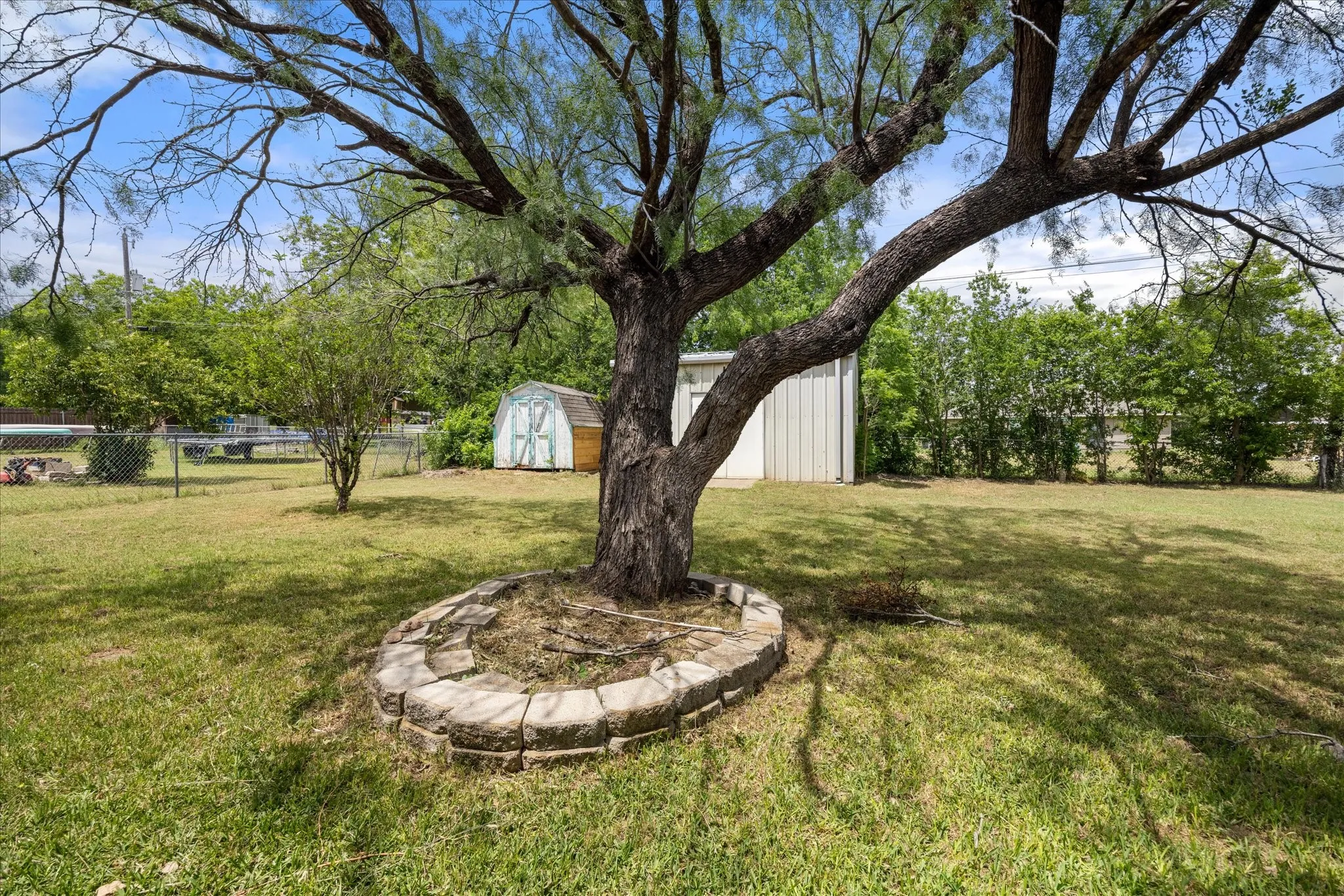 Single Family Residence For Sale in Somervell County , 606 Nancy Drive, Glen Rose, Texas 76043, 3 Bedroom, 2 Bathroom, 2 Garage spaces, 1,775 Sqft, built in 1975, mls#21266146, Real Estate Agent in Glen Rose, Homes For Sale in Somervell county, Homes For Sale in Glen Rose, Realtor in Glen Rose Texas, Real Estate Brokerage Independent Realty Texas, Luminita Cordes Realtor