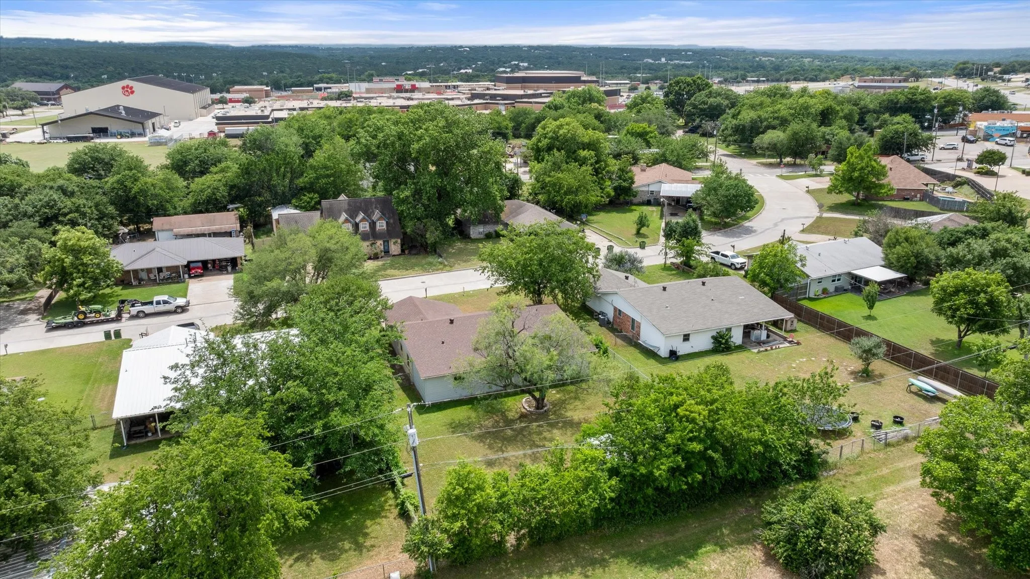 Single Family Residence For Sale in Somervell County , 606 Nancy Drive, Glen Rose, Texas 76043, 3 Bedroom, 2 Bathroom, 2 Garage spaces, 1,775 Sqft, built in 1975, mls#21266146, Real Estate Agent in Glen Rose, Homes For Sale in Somervell county, Homes For Sale in Glen Rose, Realtor in Glen Rose Texas, Real Estate Brokerage Independent Realty Texas, Luminita Cordes Realtor