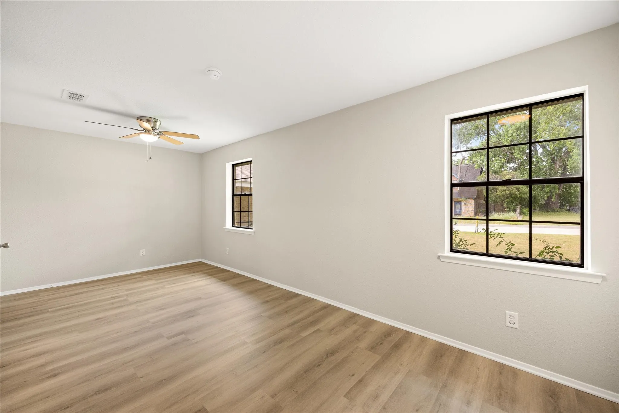 Single Family Residence For Sale in Somervell County , 606 Nancy Drive, Glen Rose, Texas 76043, 3 Bedroom, 2 Bathroom, 2 Garage spaces, 1,775 Sqft, built in 1975, mls#21266146, Real Estate Agent in Glen Rose, Homes For Sale in Somervell county, Homes For Sale in Glen Rose, Realtor in Glen Rose Texas, Real Estate Brokerage Independent Realty Texas, Luminita Cordes Realtor