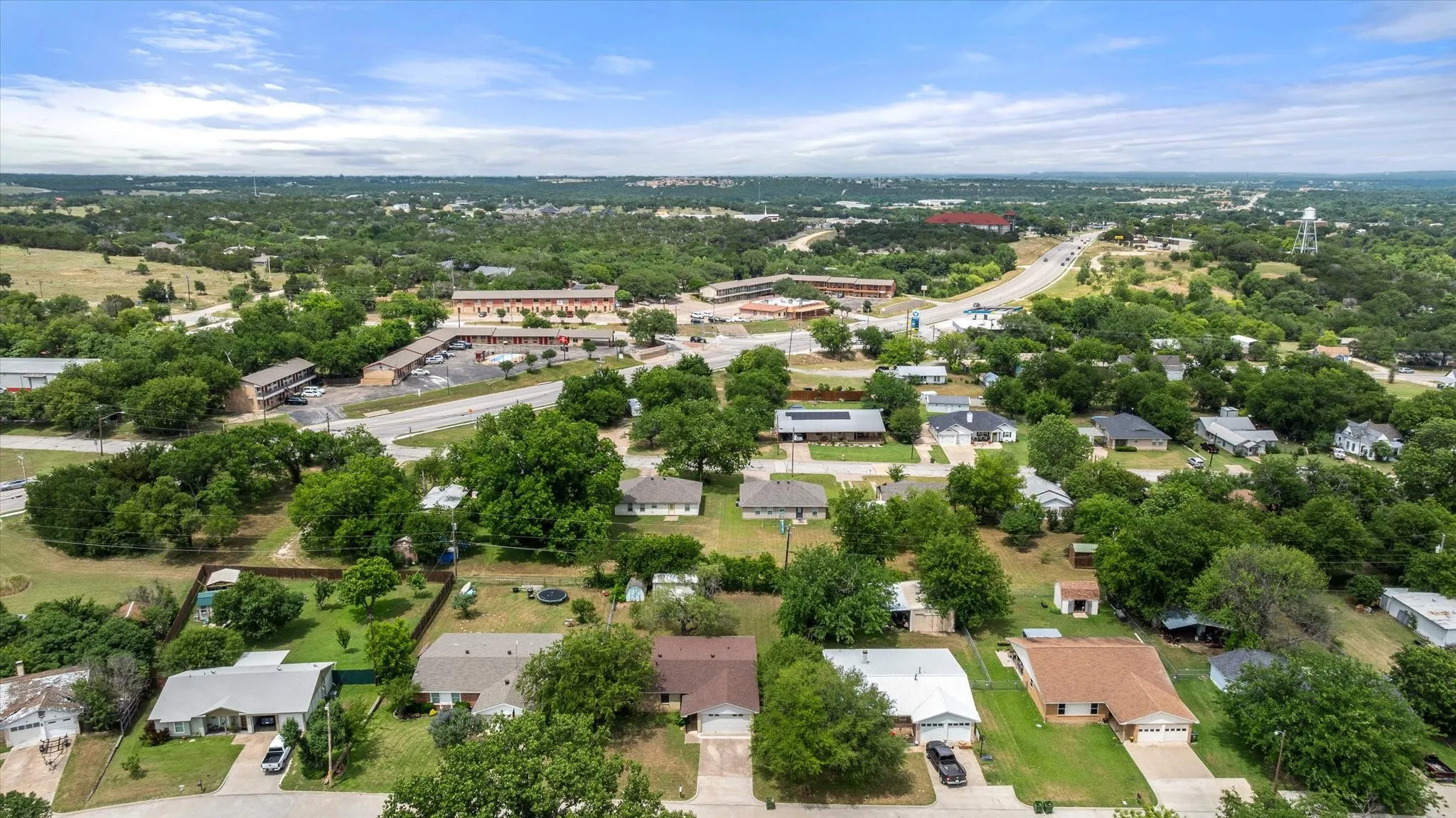 Single Family Residence For Sale in Somervell County , 606 Nancy Drive, Glen Rose, Texas 76043, 3 Bedroom, 2 Bathroom, 2 Garage spaces, 1,775 Sqft, built in 1975, mls#21266146, Real Estate Agent in Glen Rose, Homes For Sale in Somervell county, Homes For Sale in Glen Rose, Realtor in Glen Rose Texas, Real Estate Brokerage Independent Realty Texas, Luminita Cordes Realtor