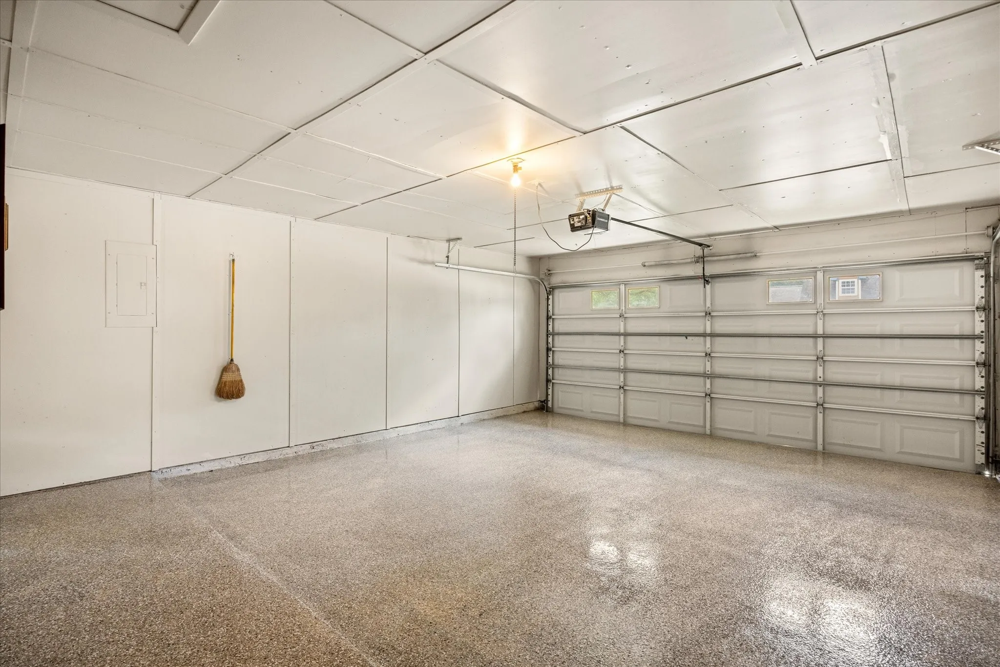 Single Family Residence For Sale in Somervell County , 606 Nancy Drive, Glen Rose, Texas 76043, 3 Bedroom, 2 Bathroom, 2 Garage spaces, 1,775 Sqft, built in 1975, mls#21266146, Real Estate Agent in Glen Rose, Homes For Sale in Somervell county, Homes For Sale in Glen Rose, Realtor in Glen Rose Texas, Real Estate Brokerage Independent Realty Texas, Luminita Cordes Realtor