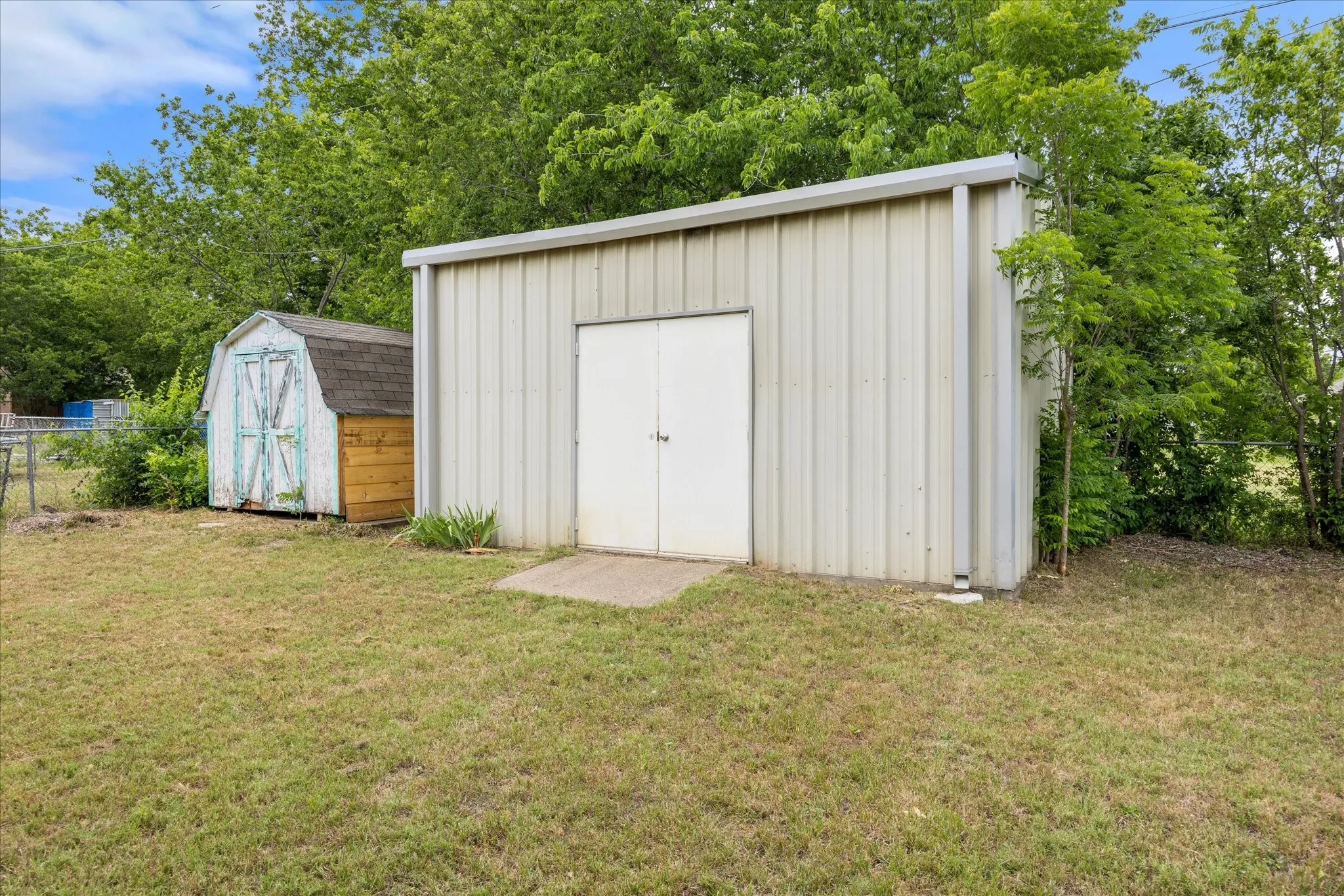 Single Family Residence For Sale in Somervell County , 606 Nancy Drive, Glen Rose, Texas 76043, 3 Bedroom, 2 Bathroom, 2 Garage spaces, 1,775 Sqft, built in 1975, mls#21266146, Real Estate Agent in Glen Rose, Homes For Sale in Somervell county, Homes For Sale in Glen Rose, Realtor in Glen Rose Texas, Real Estate Brokerage Independent Realty Texas, Luminita Cordes Realtor