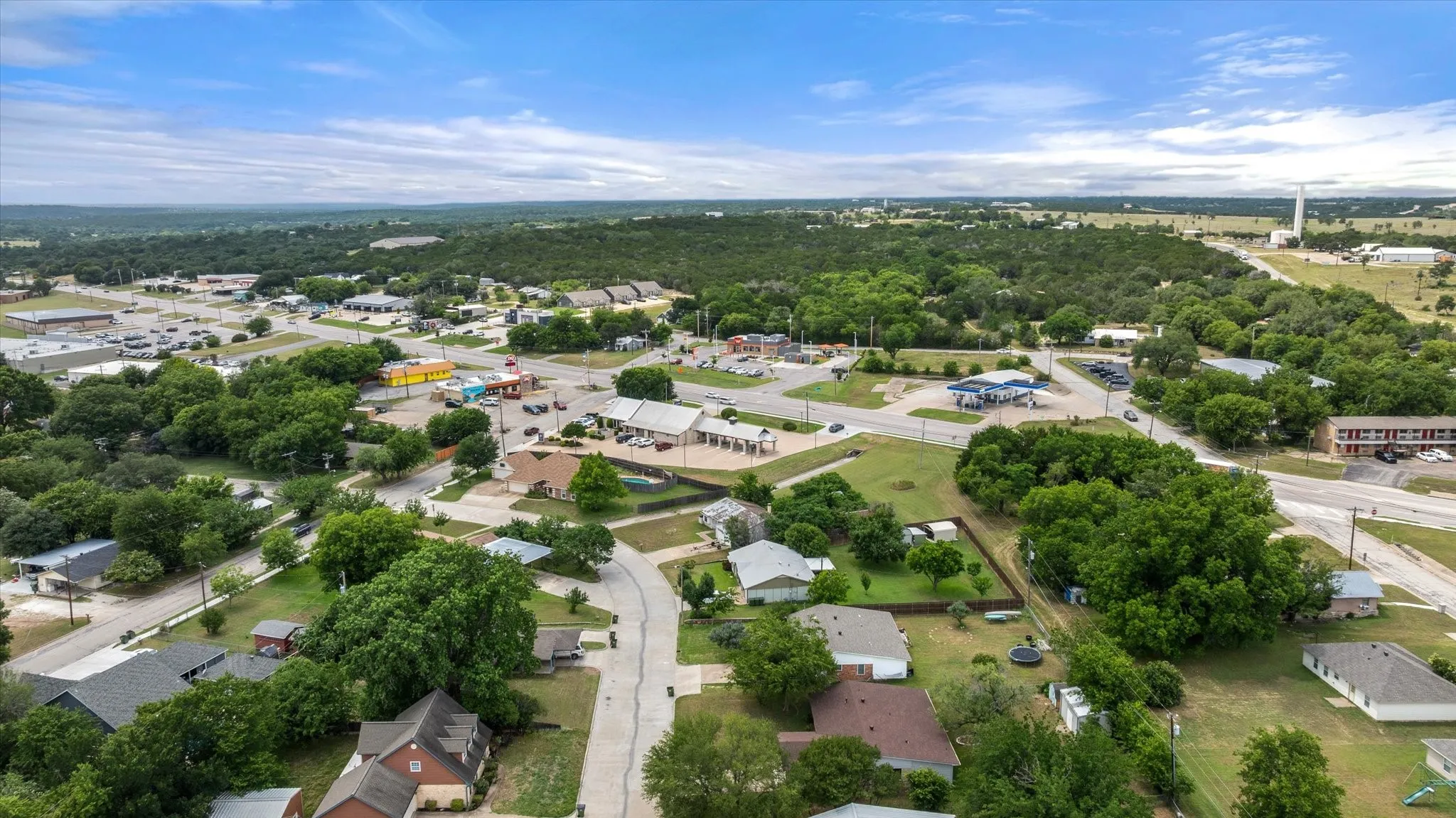 Single Family Residence For Sale in Somervell County , 606 Nancy Drive, Glen Rose, Texas 76043, 3 Bedroom, 2 Bathroom, 2 Garage spaces, 1,775 Sqft, built in 1975, mls#21266146, Real Estate Agent in Glen Rose, Homes For Sale in Somervell county, Homes For Sale in Glen Rose, Realtor in Glen Rose Texas, Real Estate Brokerage Independent Realty Texas, Luminita Cordes Realtor