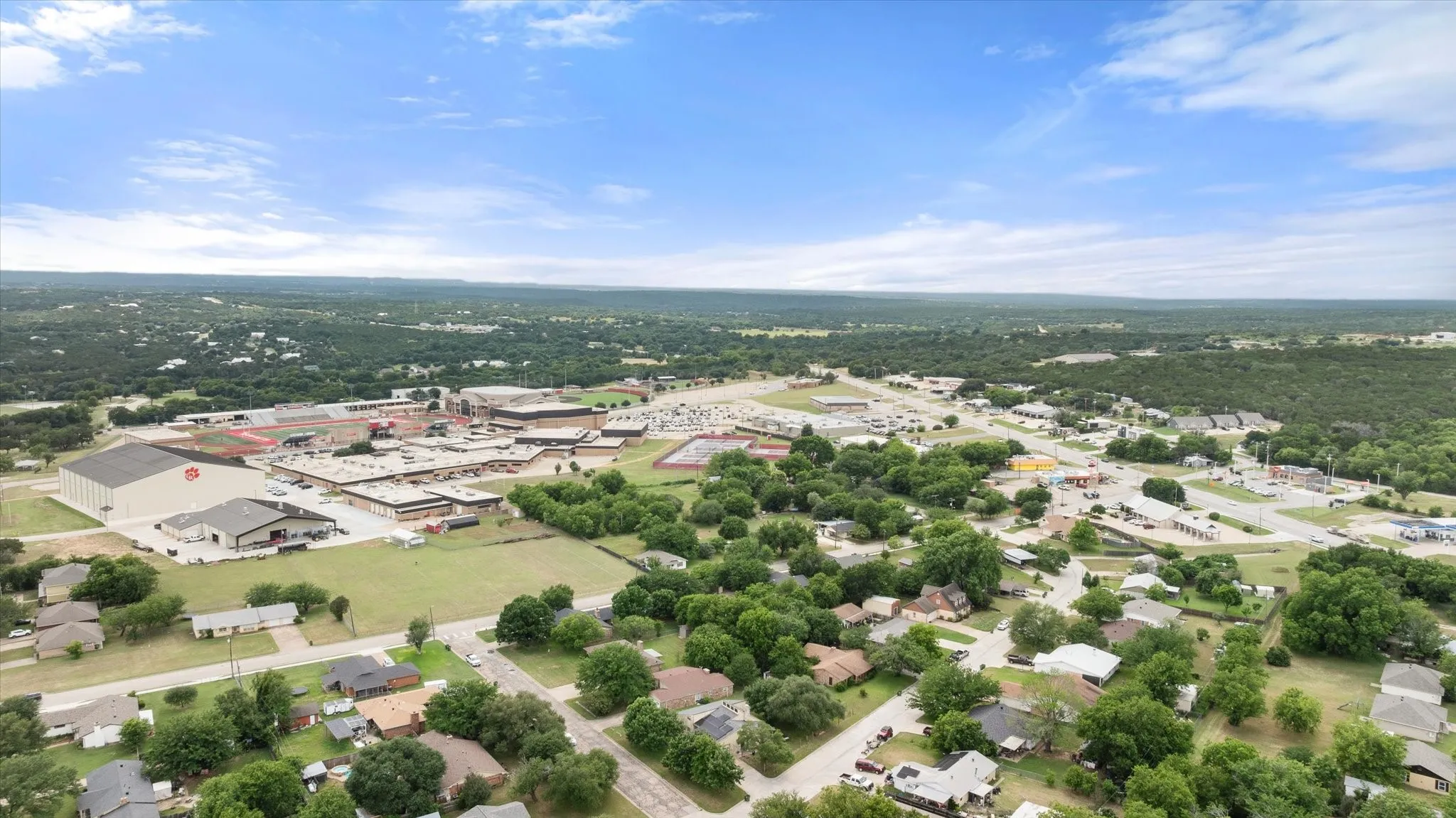 Single Family Residence For Sale in Somervell County , 606 Nancy Drive, Glen Rose, Texas 76043, 3 Bedroom, 2 Bathroom, 2 Garage spaces, 1,775 Sqft, built in 1975, mls#21266146, Real Estate Agent in Glen Rose, Homes For Sale in Somervell county, Homes For Sale in Glen Rose, Realtor in Glen Rose Texas, Real Estate Brokerage Independent Realty Texas, Luminita Cordes Realtor