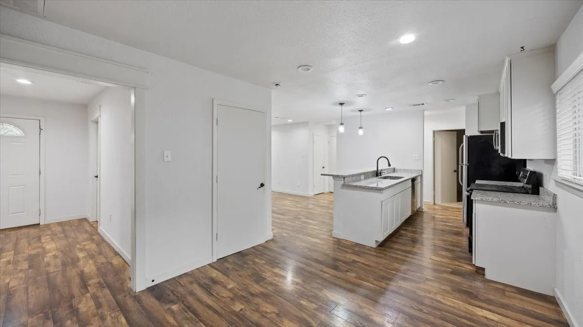 Single Family Residence For Sale in Tarrant County , 4713 Driskell Boulevard, Fort Worth, Texas 76107, 3 Bedroom, 2 Bathroom, Garage spaces, 1,566 Sqft, built in 1962, Price $245,000, mls#21266678, Real Estate Agent in Fort Worth, Homes For Sale in Tarrant county, Homes For Sale in Fort Worth, Realtor in Fort Worth Texas, Real Estate Brokerage Independent Realty Texas, Luminita Cordes Realtor