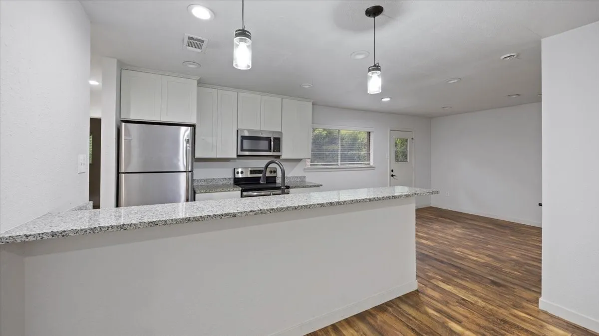 Single Family Residence For Sale in Tarrant County , 4713 Driskell Boulevard, Fort Worth, Texas 76107, 3 Bedroom, 2 Bathroom, Garage spaces, 1,566 Sqft, built in 1962, Price $245,000, mls#21266678, Real Estate Agent in Fort Worth, Homes For Sale in Tarrant county, Homes For Sale in Fort Worth, Realtor in Fort Worth Texas, Real Estate Brokerage Independent Realty Texas, Luminita Cordes Realtor