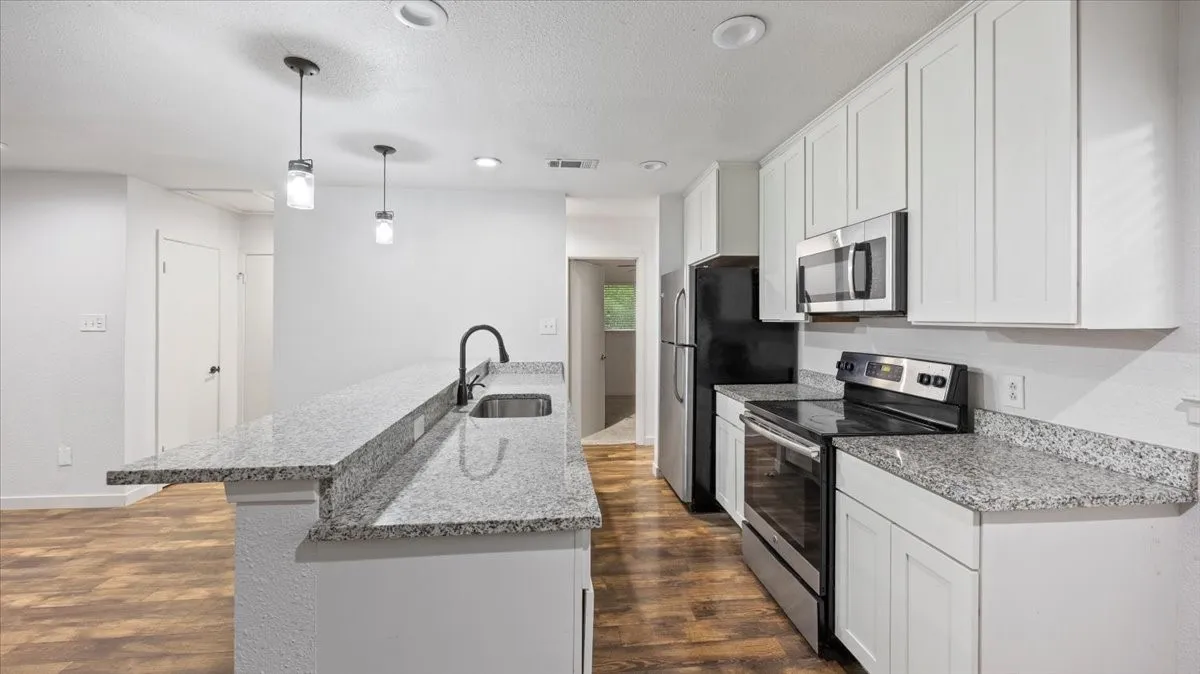Single Family Residence For Sale in Tarrant County , 4713 Driskell Boulevard, Fort Worth, Texas 76107, 3 Bedroom, 2 Bathroom, Garage spaces, 1,566 Sqft, built in 1962, Price $245,000, mls#21266678, Real Estate Agent in Fort Worth, Homes For Sale in Tarrant county, Homes For Sale in Fort Worth, Realtor in Fort Worth Texas, Real Estate Brokerage Independent Realty Texas, Luminita Cordes Realtor