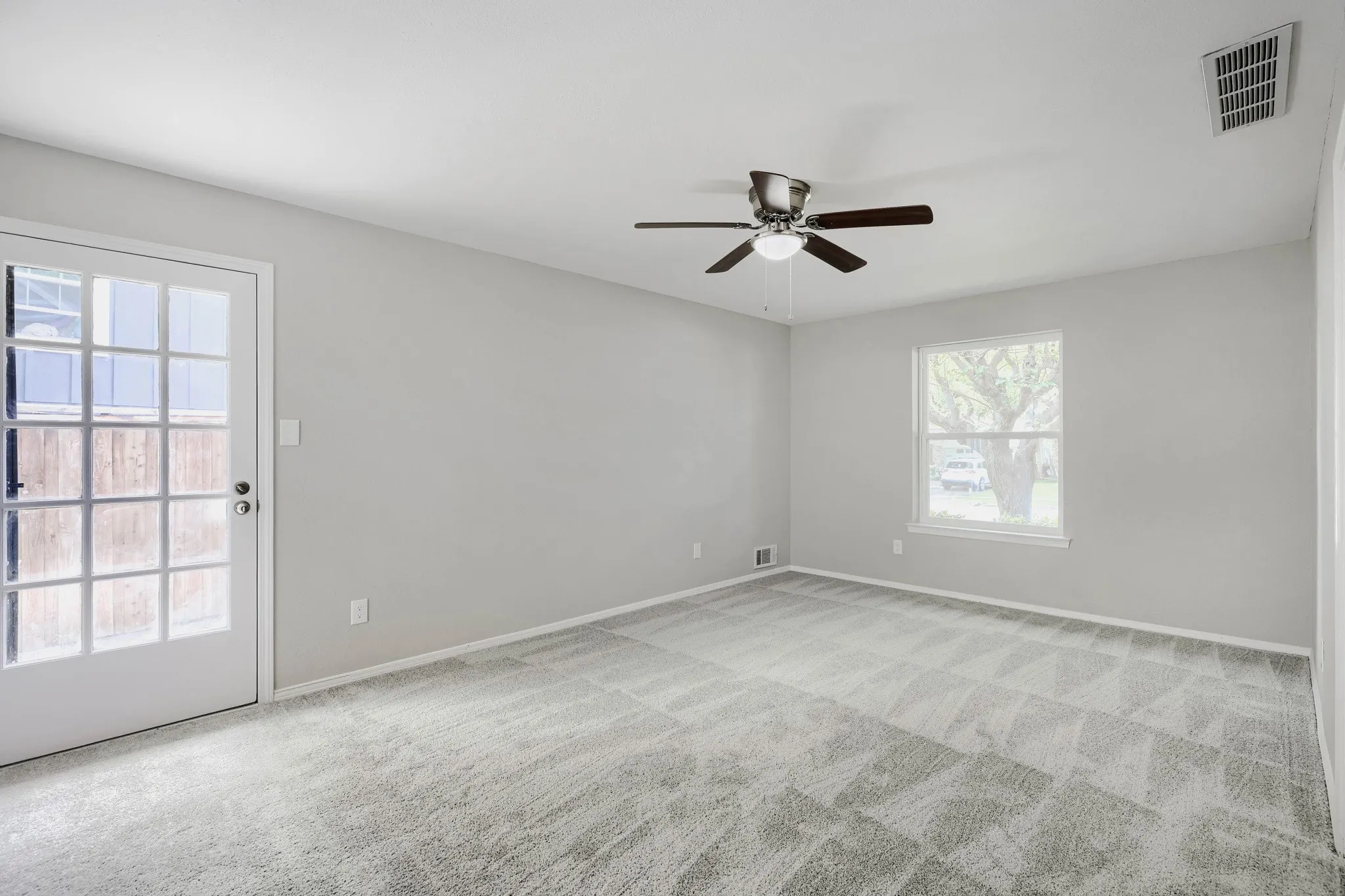 Single Family Residence For Sale in Dallas County , 1414 Dumont Drive, Richardson, Texas 75080, 4 Bedroom, 3 Bathroom, 1 Garage spaces, 2,600 Sqft, built in 1967, mls#21147711, Real Estate Agent in Richardson, Homes For Sale in Dallas county, Homes For Sale in Richardson, Realtor in Richardson Texas, Real Estate Brokerage Independent Realty Texas, Luminita Cordes Realtor