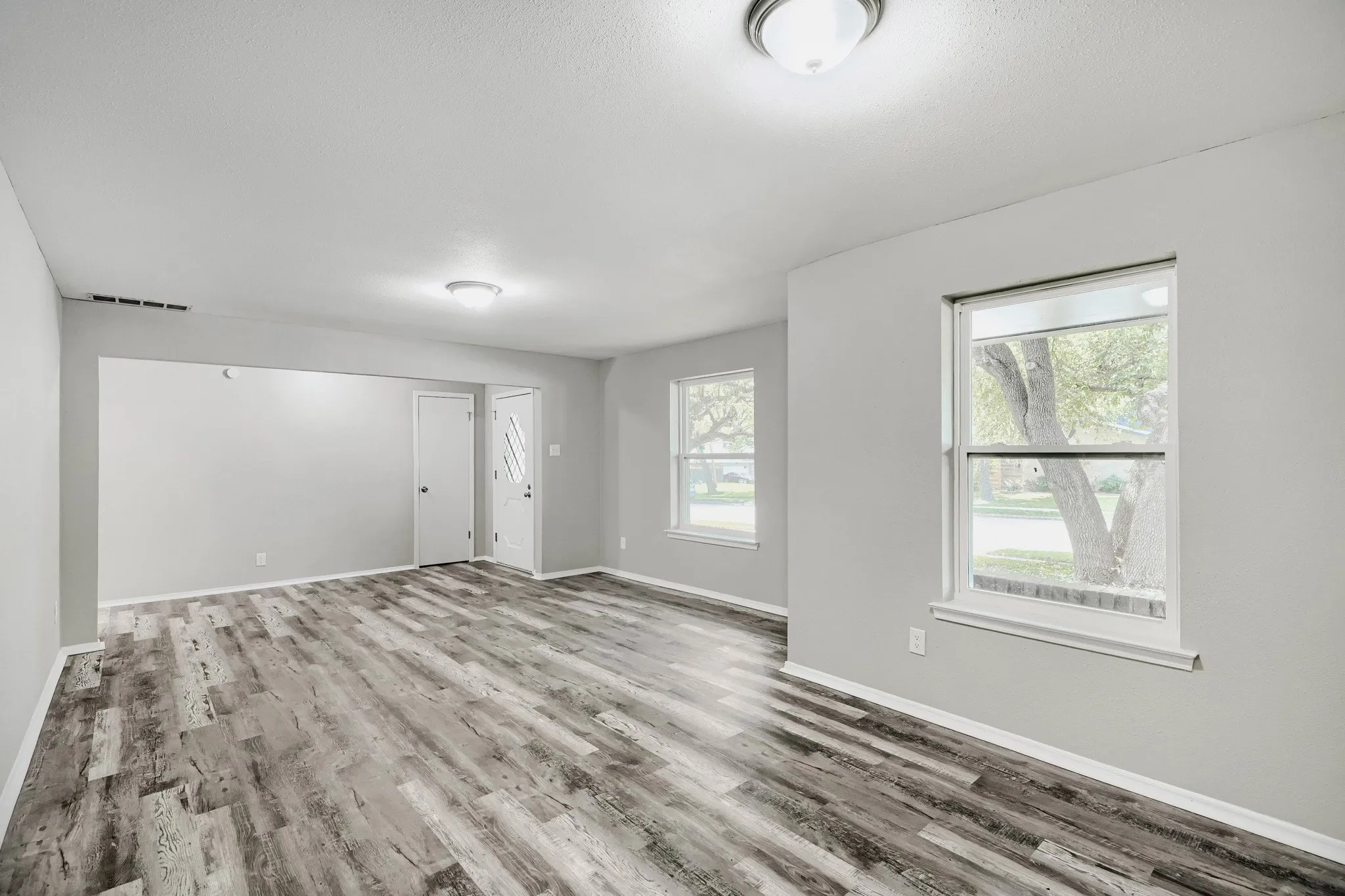 Single Family Residence For Sale in Dallas County , 1414 Dumont Drive, Richardson, Texas 75080, 4 Bedroom, 3 Bathroom, 1 Garage spaces, 2,600 Sqft, built in 1967, mls#21147711, Real Estate Agent in Richardson, Homes For Sale in Dallas county, Homes For Sale in Richardson, Realtor in Richardson Texas, Real Estate Brokerage Independent Realty Texas, Luminita Cordes Realtor