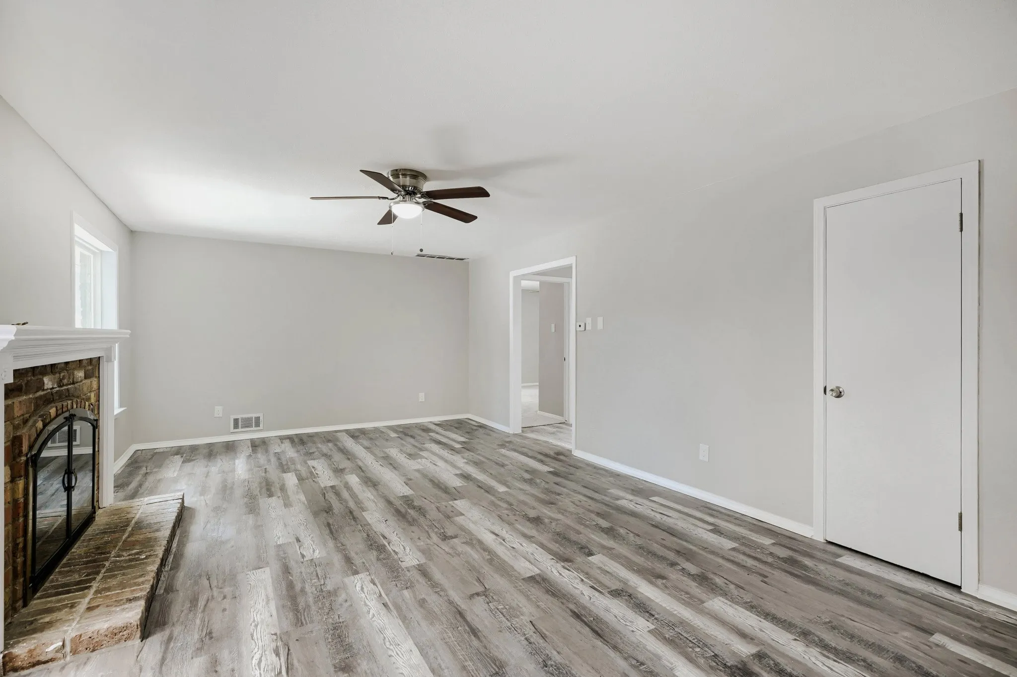 Single Family Residence For Sale in Dallas County , 1414 Dumont Drive, Richardson, Texas 75080, 4 Bedroom, 3 Bathroom, 1 Garage spaces, 2,600 Sqft, built in 1967, mls#21147711, Real Estate Agent in Richardson, Homes For Sale in Dallas county, Homes For Sale in Richardson, Realtor in Richardson Texas, Real Estate Brokerage Independent Realty Texas, Luminita Cordes Realtor