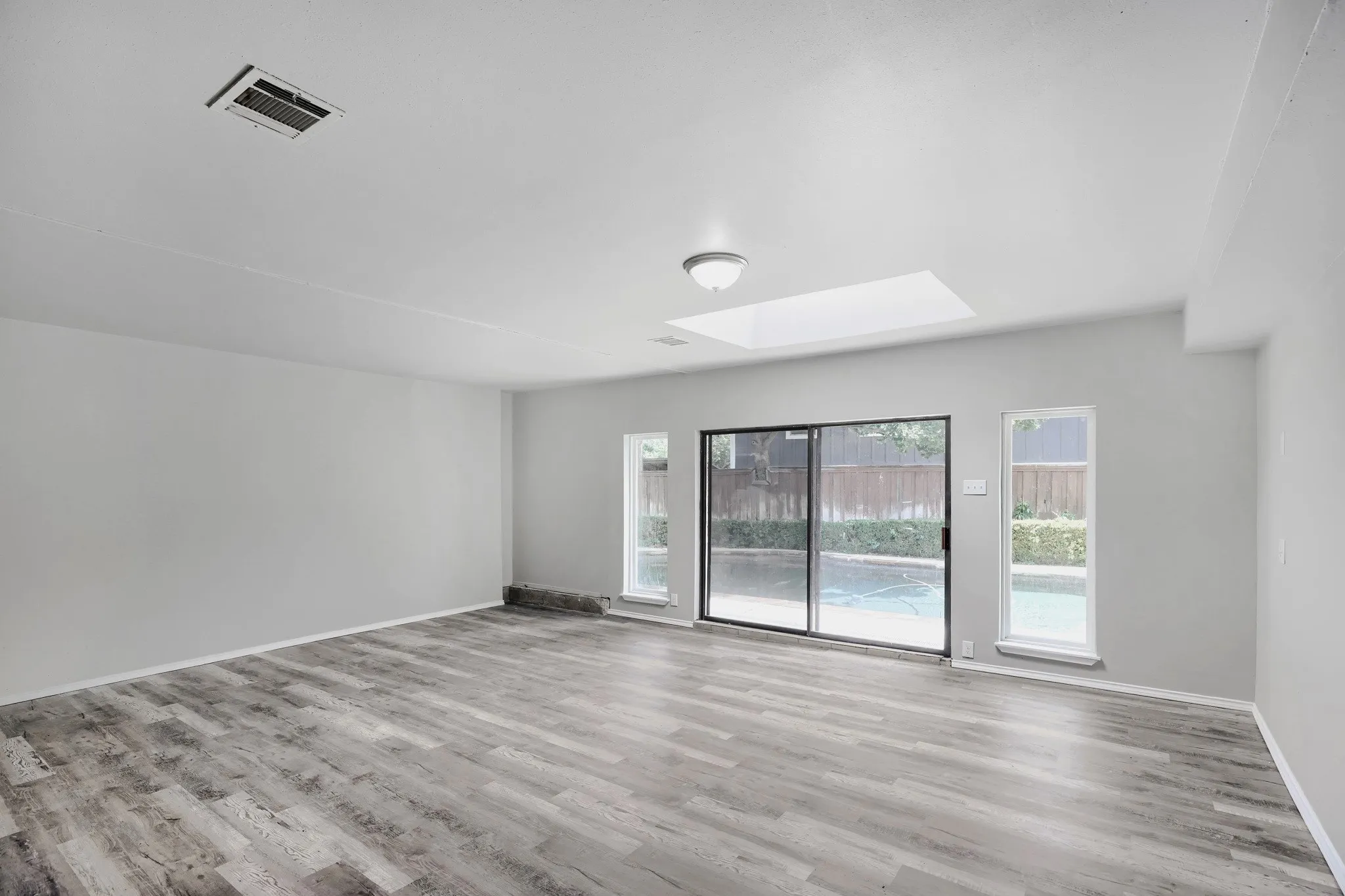 Single Family Residence For Sale in Dallas County , 1414 Dumont Drive, Richardson, Texas 75080, 4 Bedroom, 3 Bathroom, 1 Garage spaces, 2,600 Sqft, built in 1967, mls#21147711, Real Estate Agent in Richardson, Homes For Sale in Dallas county, Homes For Sale in Richardson, Realtor in Richardson Texas, Real Estate Brokerage Independent Realty Texas, Luminita Cordes Realtor
