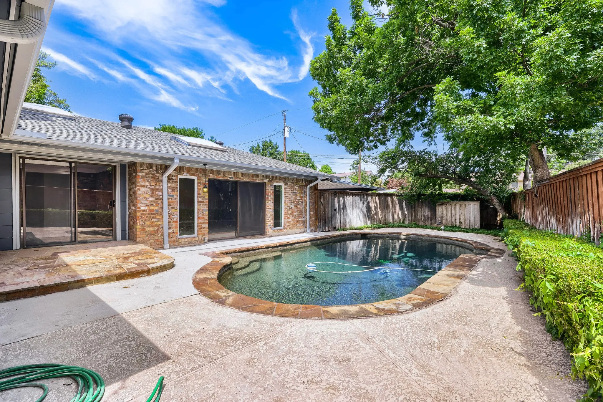 Single Family Residence For Sale in Dallas County , 1414 Dumont Drive, Richardson, Texas 75080, 4 Bedroom, 3 Bathroom, 1 Garage spaces, 2,600 Sqft, built in 1967, mls#21147711, Real Estate Agent in Richardson, Homes For Sale in Dallas county, Homes For Sale in Richardson, Realtor in Richardson Texas, Real Estate Brokerage Independent Realty Texas, Luminita Cordes Realtor