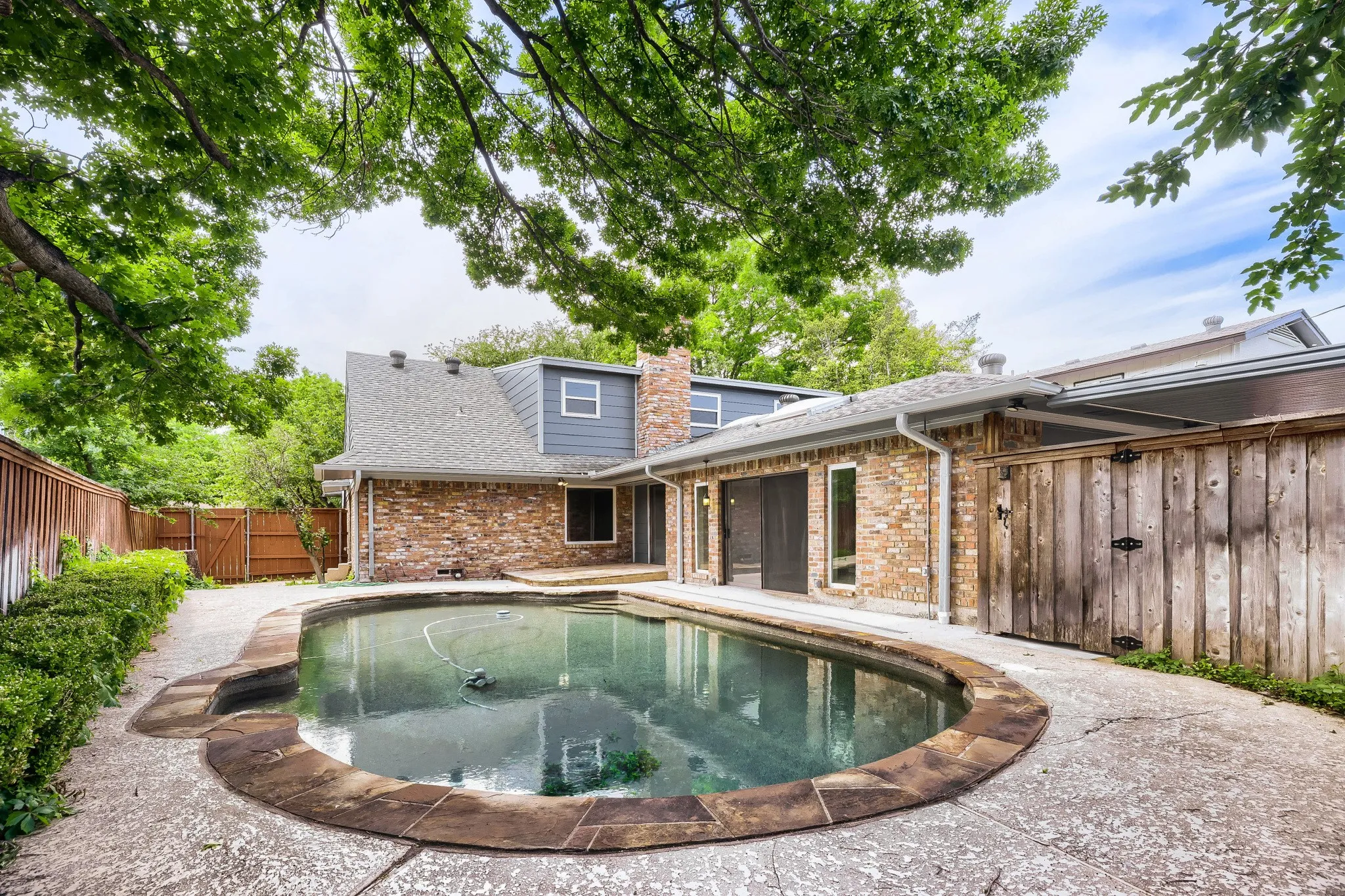 Single Family Residence For Sale in Dallas County , 1414 Dumont Drive, Richardson, Texas 75080, 4 Bedroom, 3 Bathroom, 1 Garage spaces, 2,600 Sqft, built in 1967, mls#21147711, Real Estate Agent in Richardson, Homes For Sale in Dallas county, Homes For Sale in Richardson, Realtor in Richardson Texas, Real Estate Brokerage Independent Realty Texas, Luminita Cordes Realtor