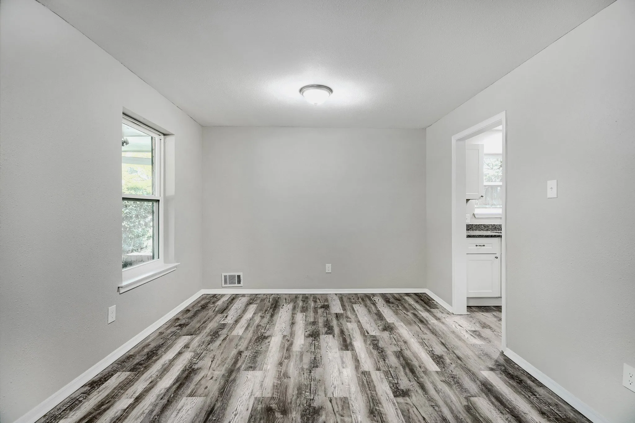 Single Family Residence For Sale in Dallas County , 1414 Dumont Drive, Richardson, Texas 75080, 4 Bedroom, 3 Bathroom, 1 Garage spaces, 2,600 Sqft, built in 1967, mls#21147711, Real Estate Agent in Richardson, Homes For Sale in Dallas county, Homes For Sale in Richardson, Realtor in Richardson Texas, Real Estate Brokerage Independent Realty Texas, Luminita Cordes Realtor