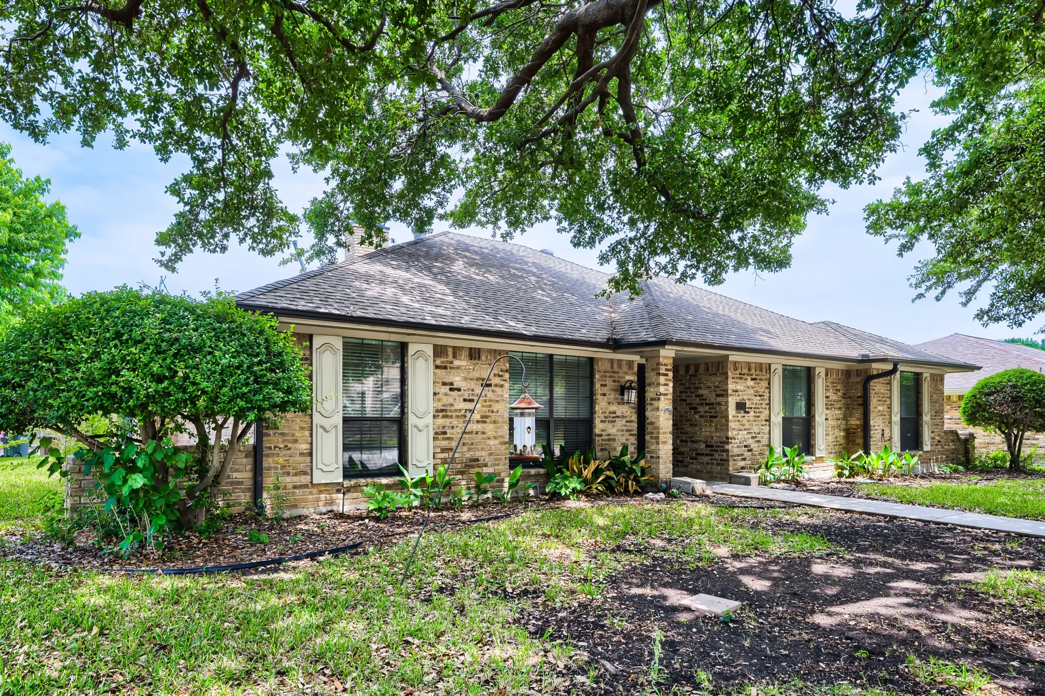 Single Family Residence For Sale in Collin County , 1701 Baffin Bay Drive, Plano, Texas 75075, 3 Bedroom, 2 Bathroom, 2 Garage spaces, 1,839 Sqft, built in 1979, mls#21184303, Real Estate Agent in Plano, Homes For Sale in Collin county, Homes For Sale in Plano, Realtor in Plano Texas, Real Estate Brokerage Independent Realty Texas, Luminita Cordes Realtor