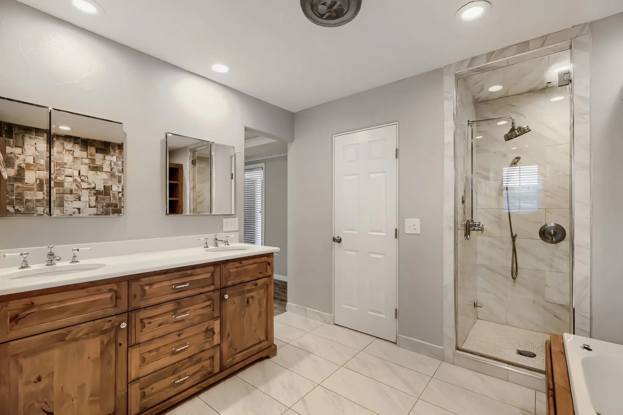 Single Family Residence For Sale in Collin County , 1701 Baffin Bay Drive, Plano, Texas 75075, 3 Bedroom, 2 Bathroom, 2 Garage spaces, 1,839 Sqft, built in 1979, mls#21184303, Real Estate Agent in Plano, Homes For Sale in Collin county, Homes For Sale in Plano, Realtor in Plano Texas, Real Estate Brokerage Independent Realty Texas, Luminita Cordes Realtor