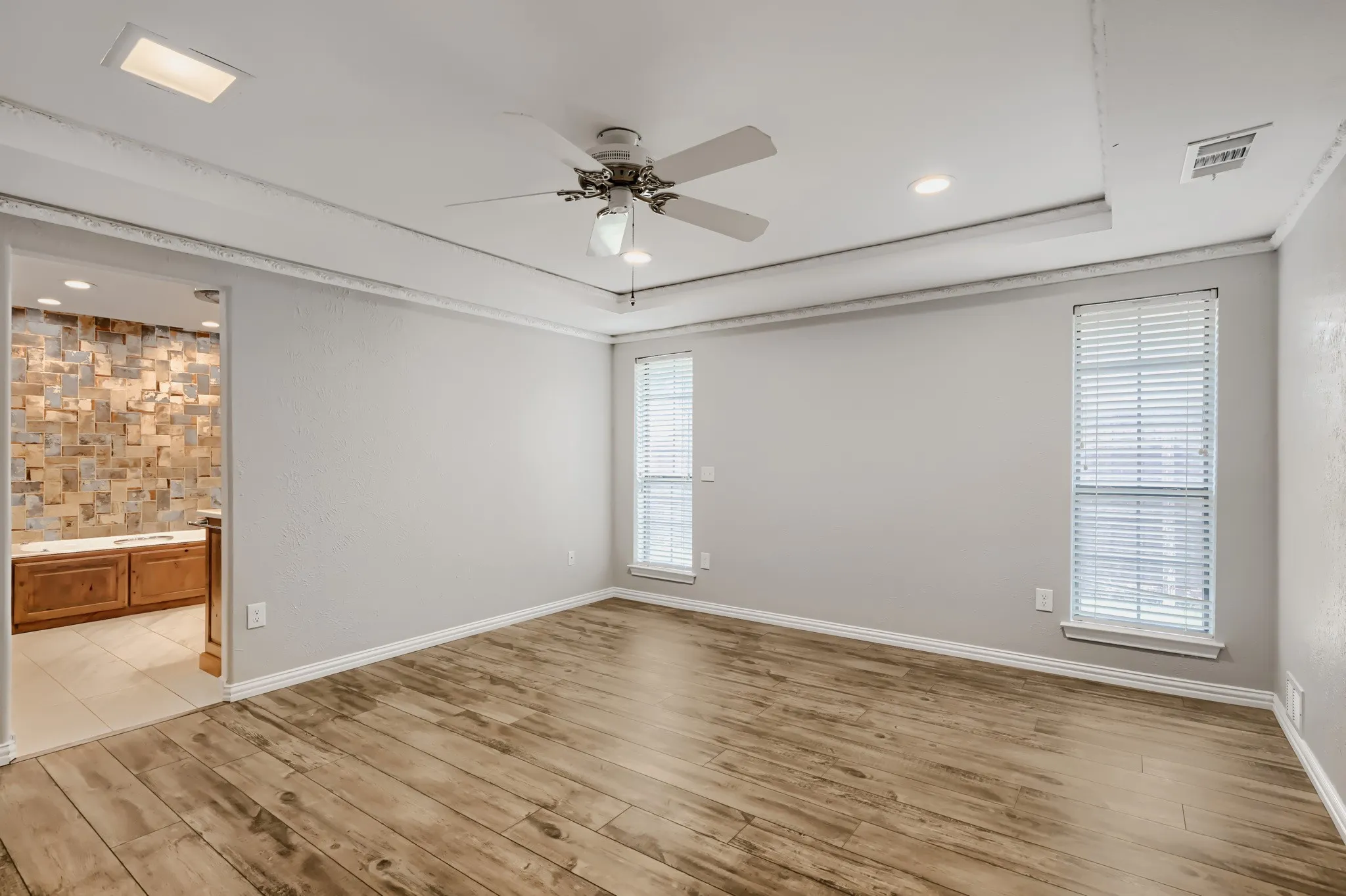 Single Family Residence For Sale in Collin County , 1701 Baffin Bay Drive, Plano, Texas 75075, 3 Bedroom, 2 Bathroom, 2 Garage spaces, 1,839 Sqft, built in 1979, mls#21184303, Real Estate Agent in Plano, Homes For Sale in Collin county, Homes For Sale in Plano, Realtor in Plano Texas, Real Estate Brokerage Independent Realty Texas, Luminita Cordes Realtor